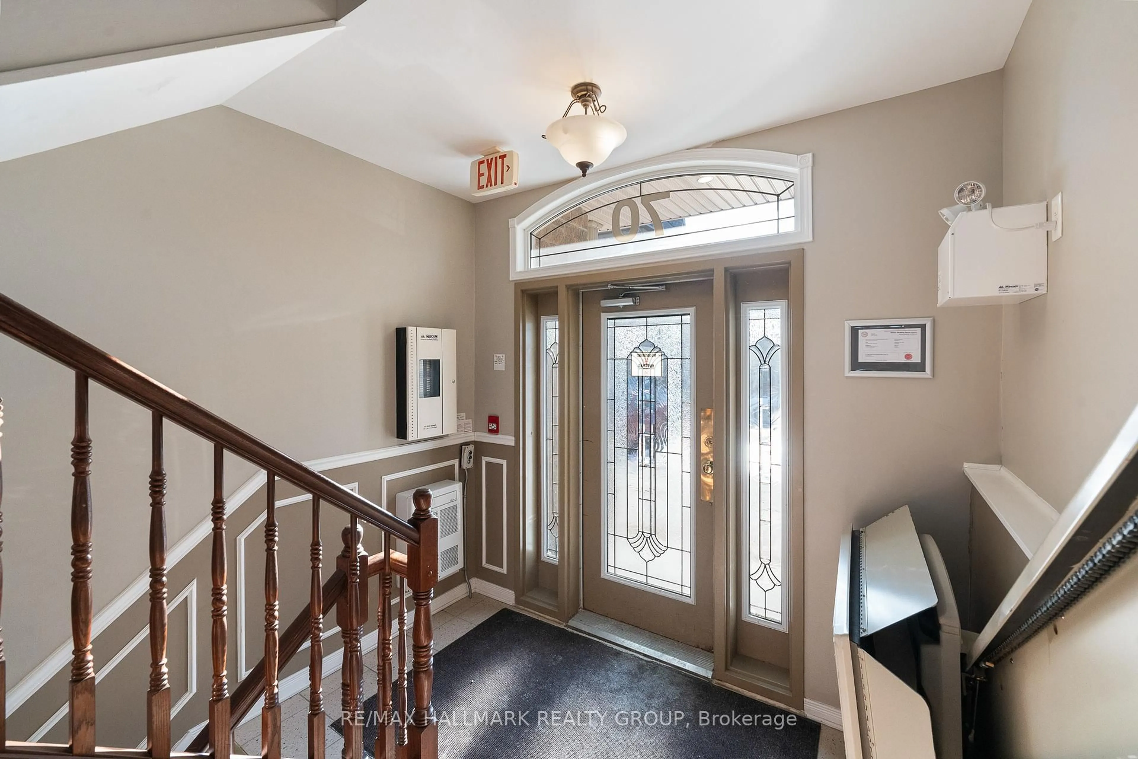 Indoor entryway for 70 Briargate Private #7, Ottawa Ontario K4A 0C3