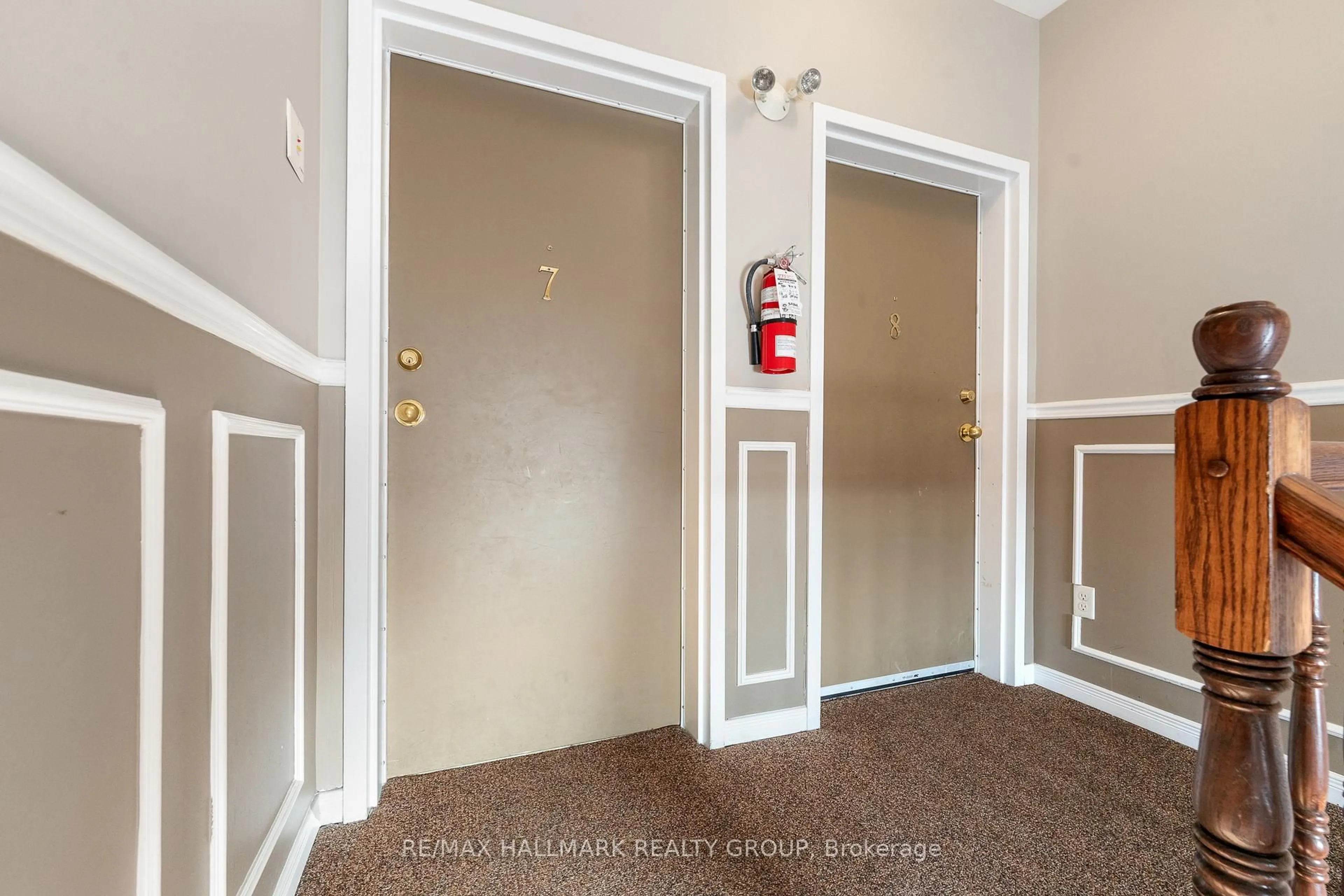 Indoor entryway for 70 Briargate Private #7, Ottawa Ontario K4A 0C3