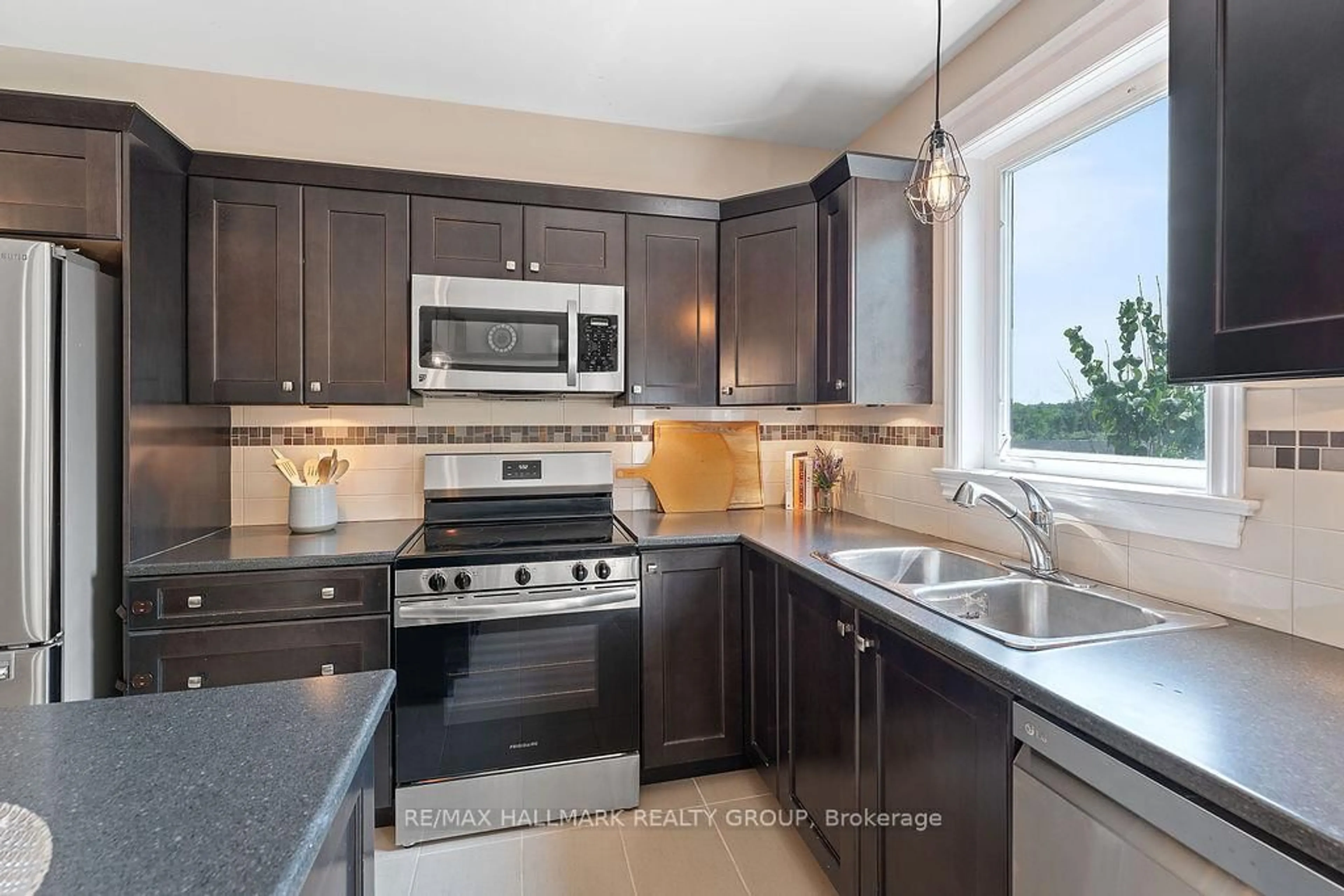 Unknown for 116 Brilia Private, Ottawa Ontario K1J 0B7