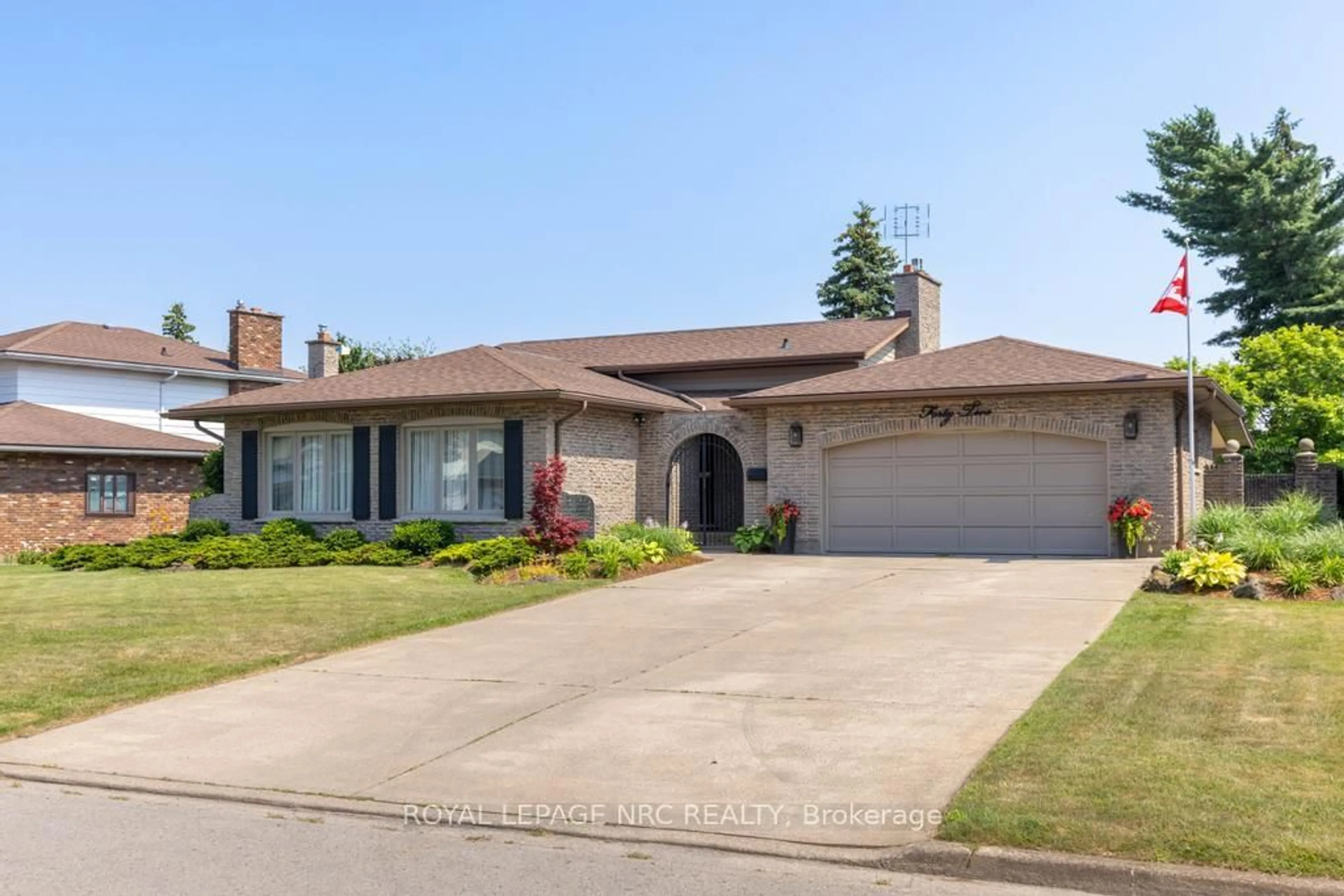 Home with brick exterior material, street for 42 Beachview Dr, St. Catharines Ontario L2N 5Z7