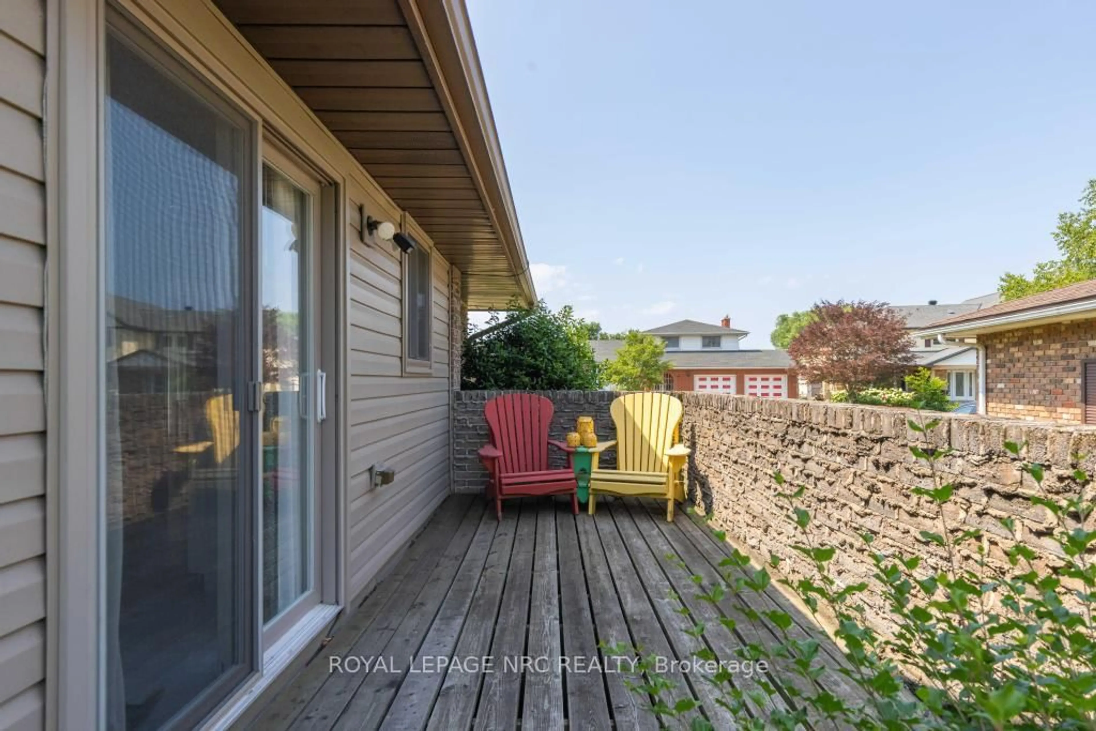 Patio, water/lake/river/ocean view for 42 Beachview Dr, St. Catharines Ontario L2N 5Z7