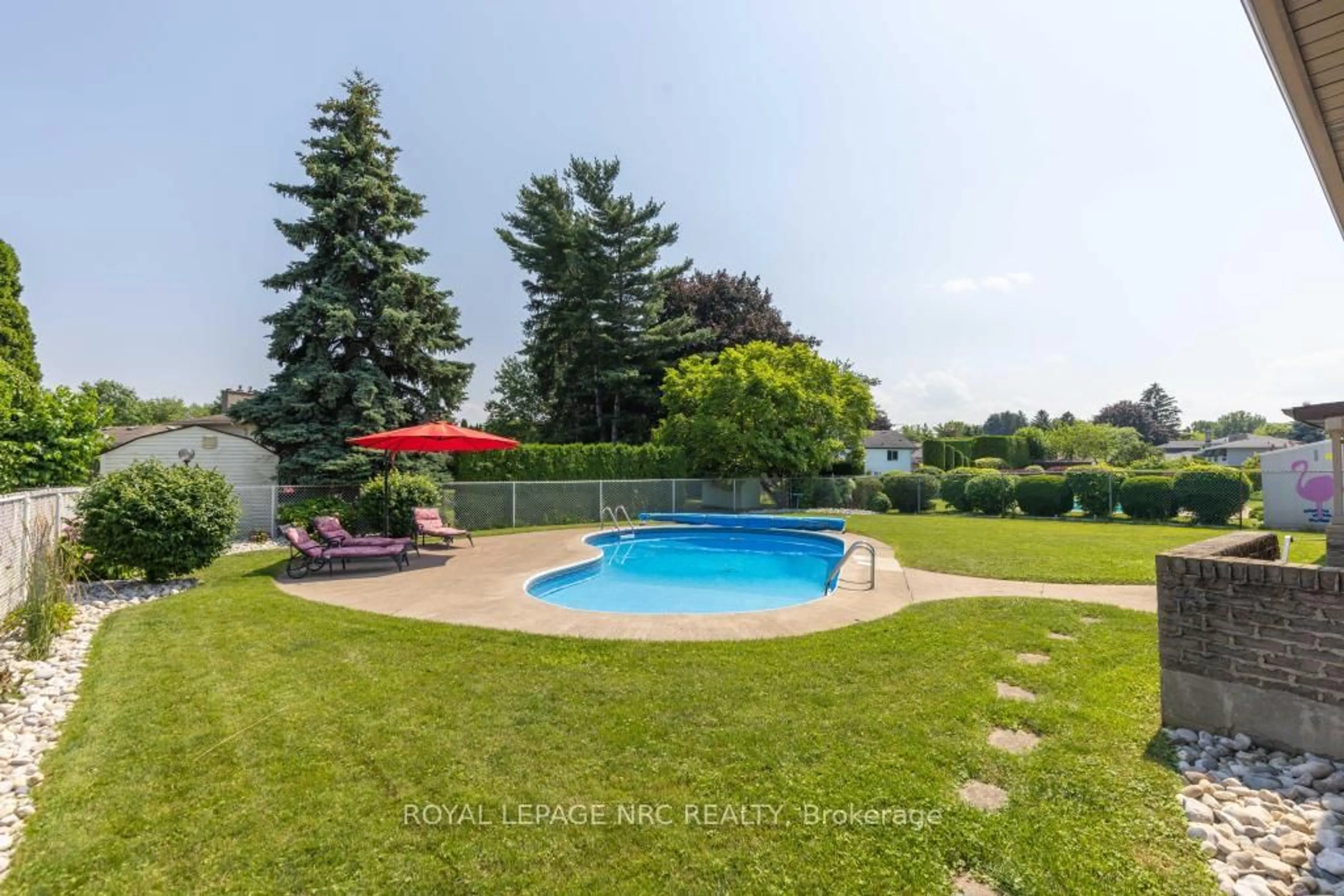 Pool for 42 Beachview Dr, St. Catharines Ontario L2N 5Z7