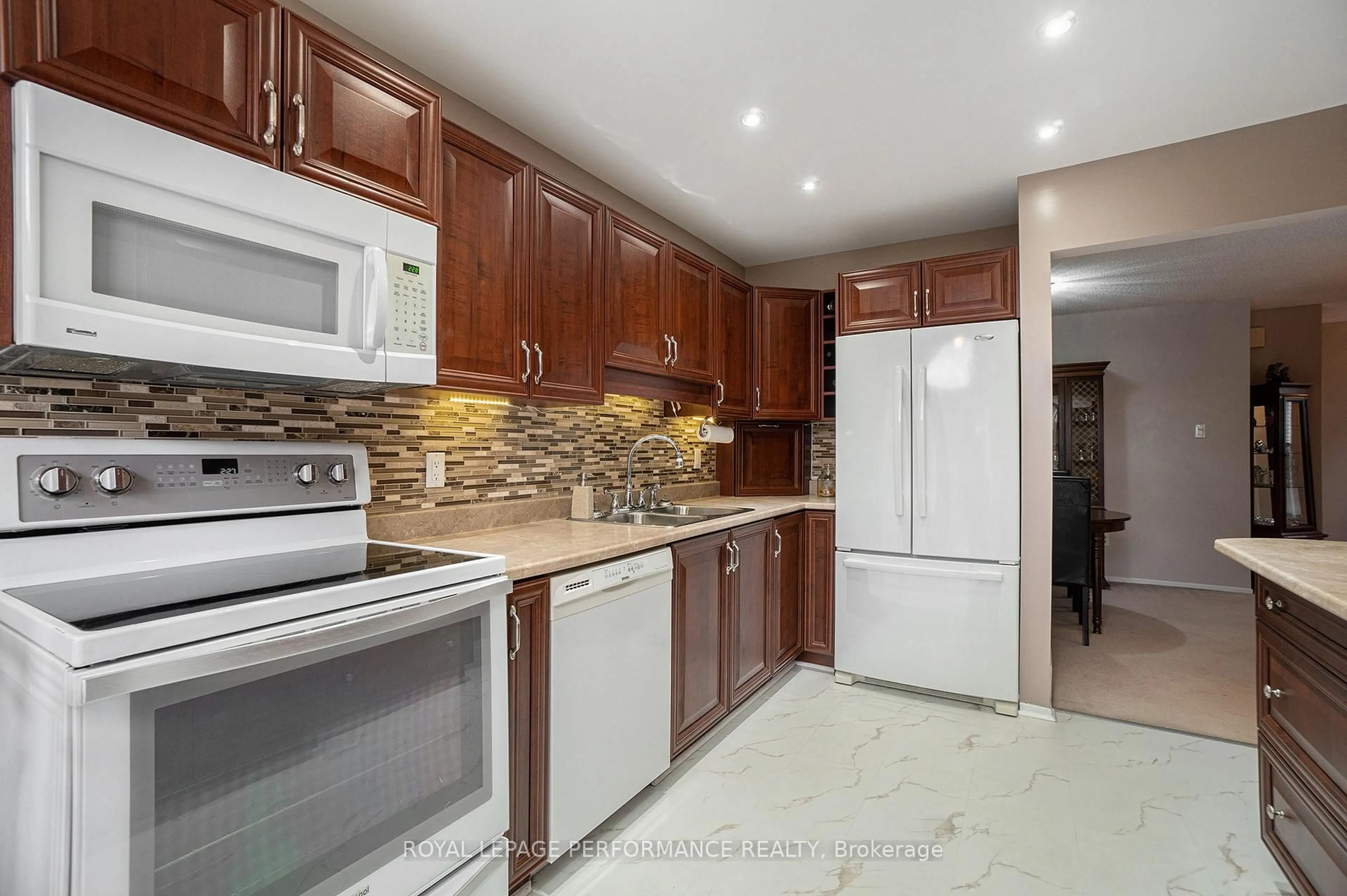 Standard kitchen, ceramic/tile floor for 170 Midsummer Terr, Orleans Ontario K1E 3V6