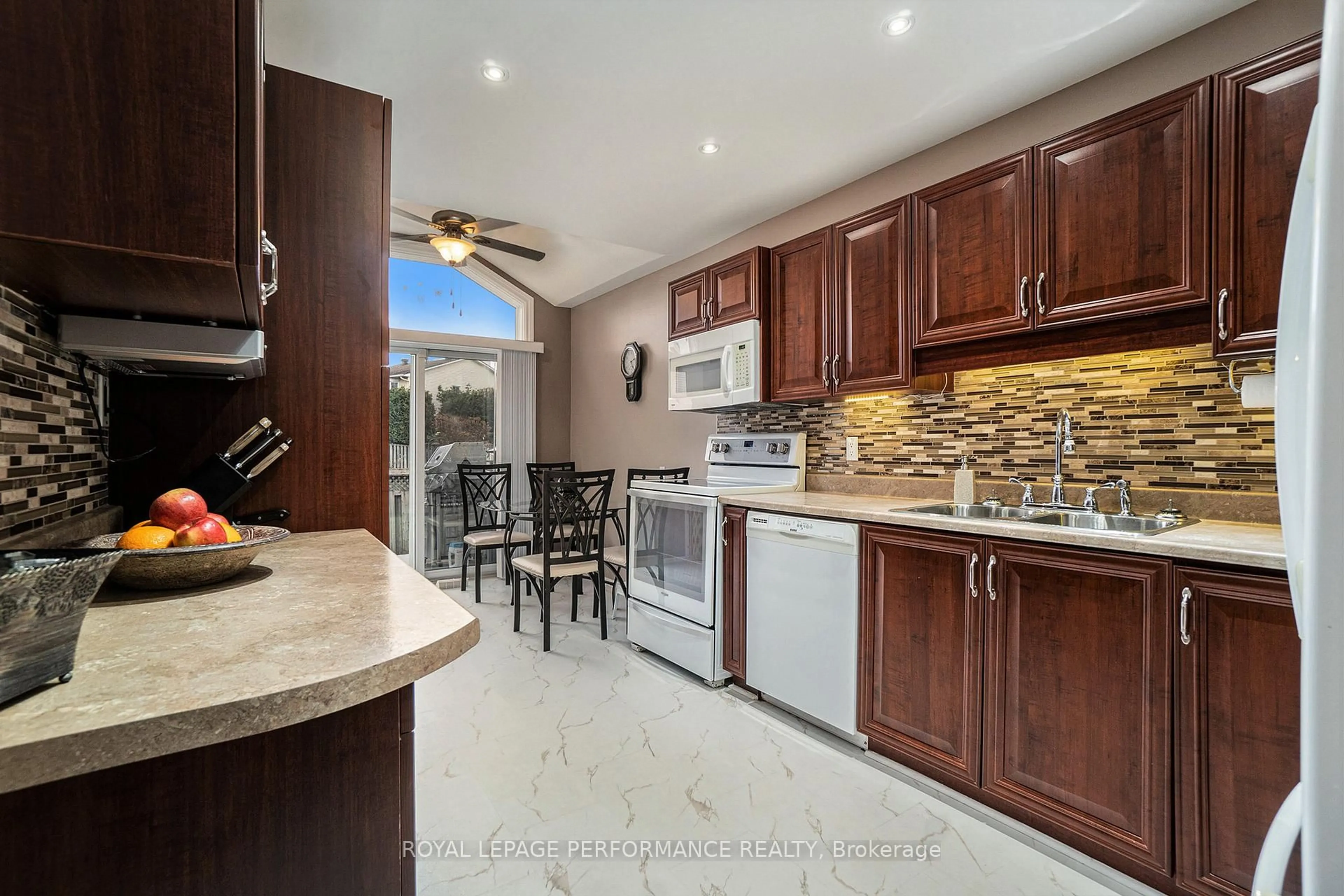 Open concept kitchen, ceramic/tile floor for 170 MIDSUMMER Terr, Orleans Ontario K1E 3V6