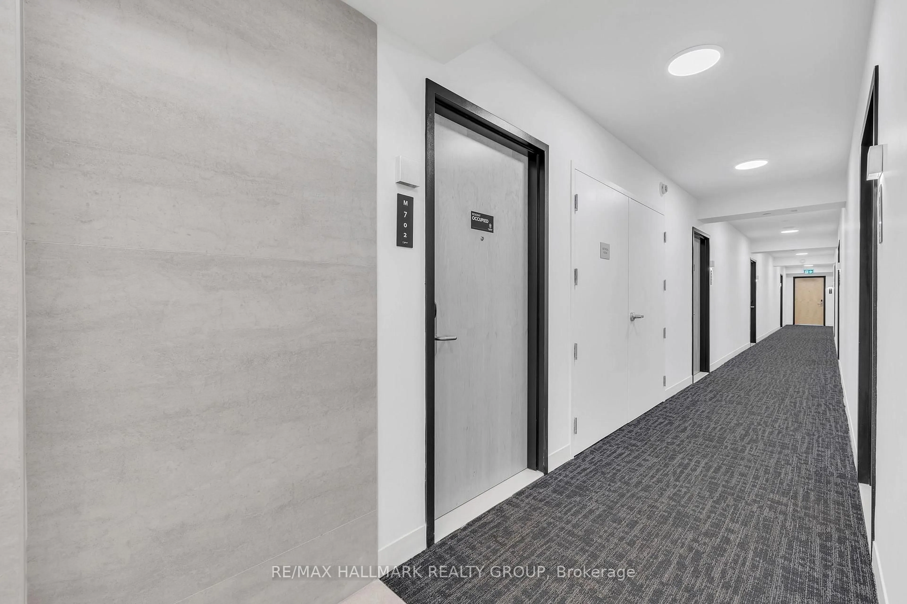 Indoor foyer for 340 Queen St #702, Ottawa Ontario K1R 0G1