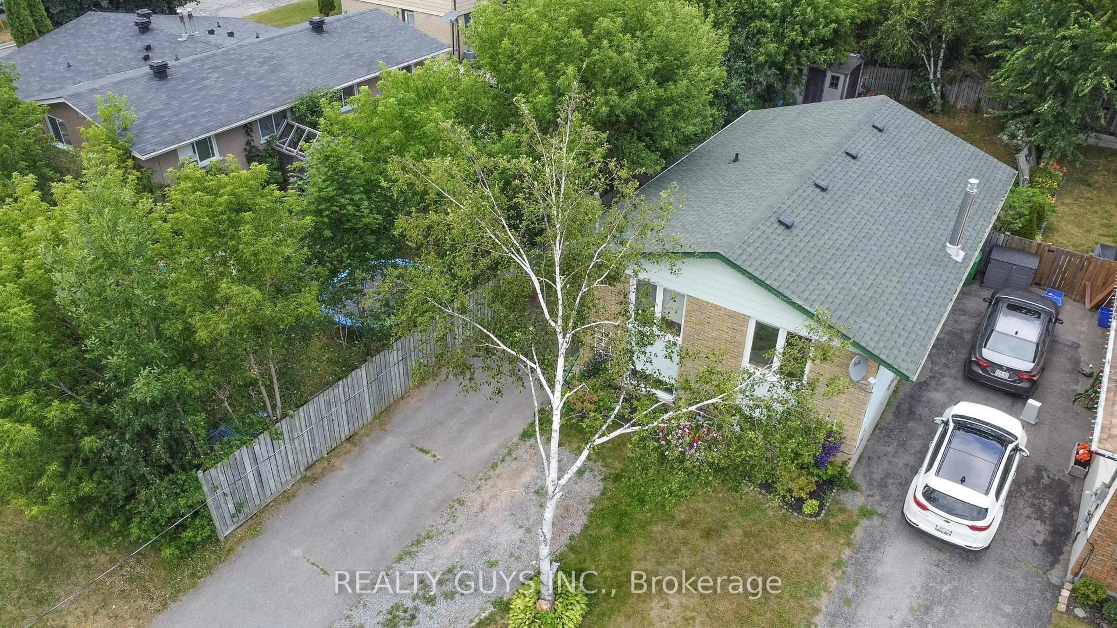 A pic from outside/outdoor area/front of a property/back of a property/a pic from drone, street for 376 Southpark Dr, Peterborough South Ontario K9J 7Y2