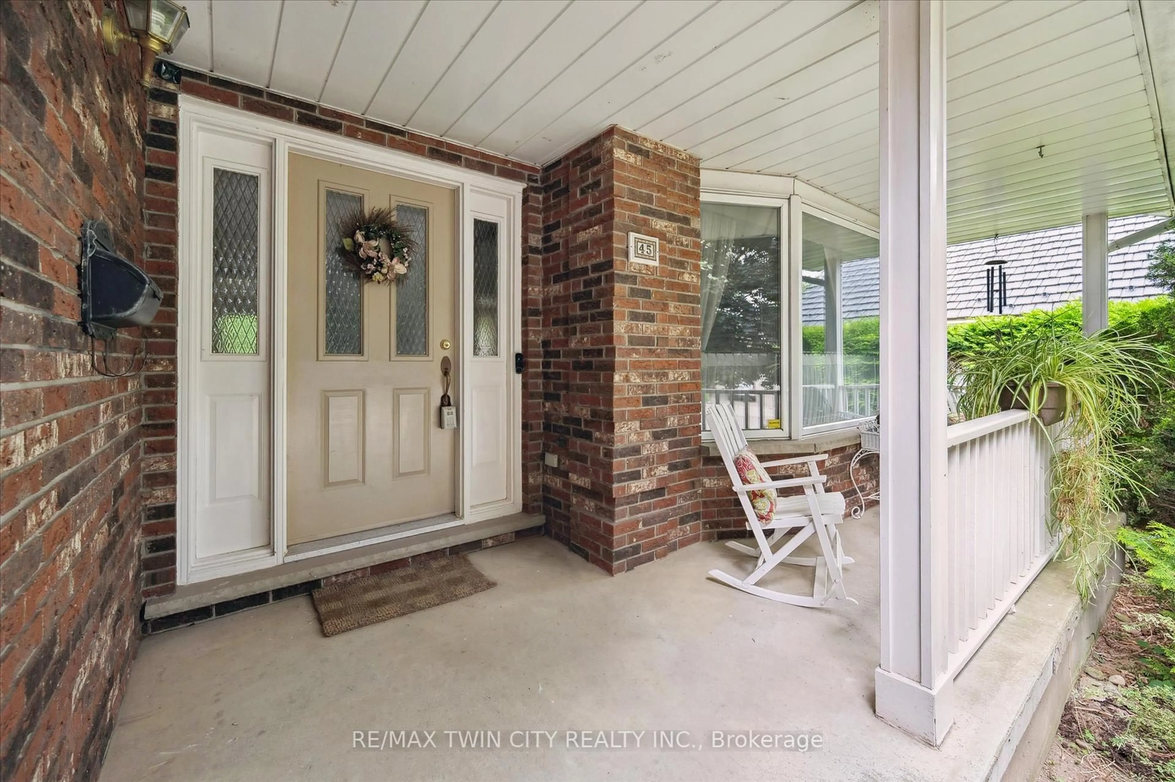 Indoor entryway for 45 Applewood Cres, Cambridge Ontario N1S 4K1