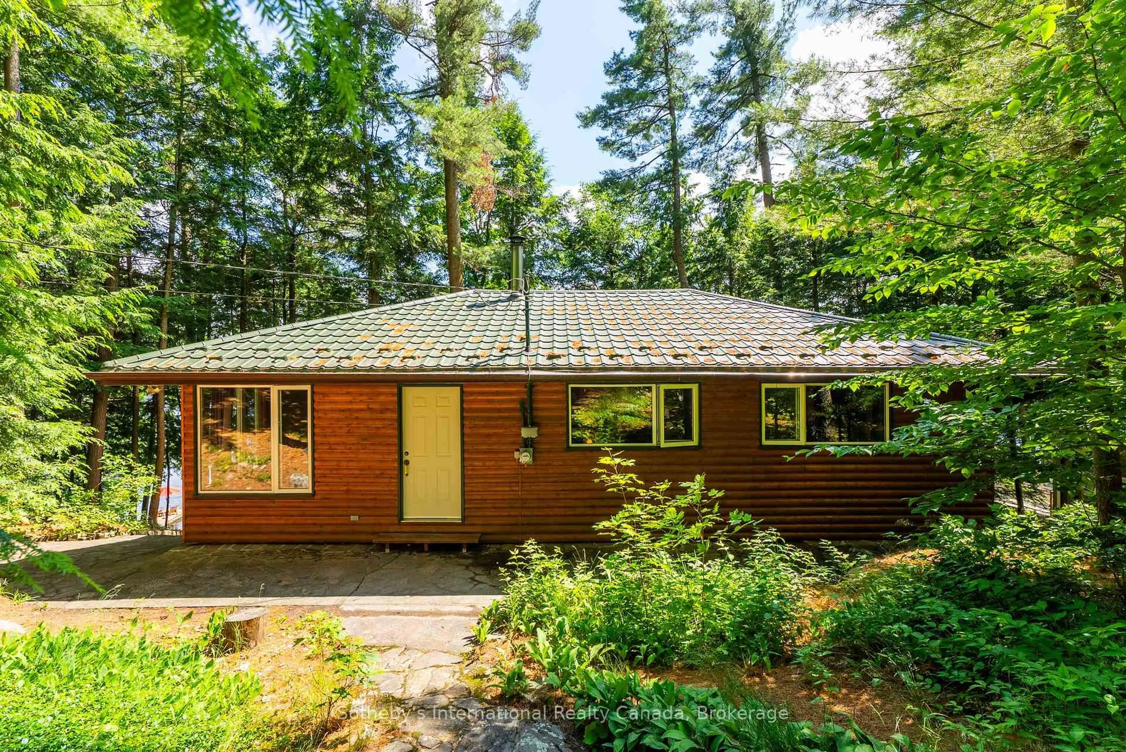 Home with vinyl exterior material, forest/trees view for 1551 Moon River Rd, Muskoka Lakes Ontario P0C 1A0