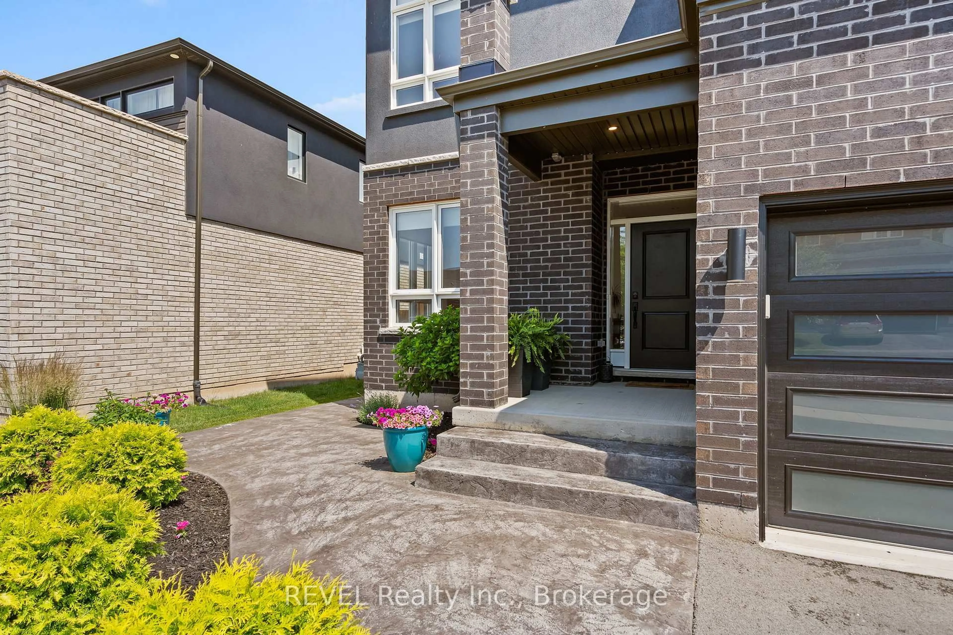 Home with brick exterior material, street for 8045 Brookside Dr, Niagara Falls Ontario L2H 3T9