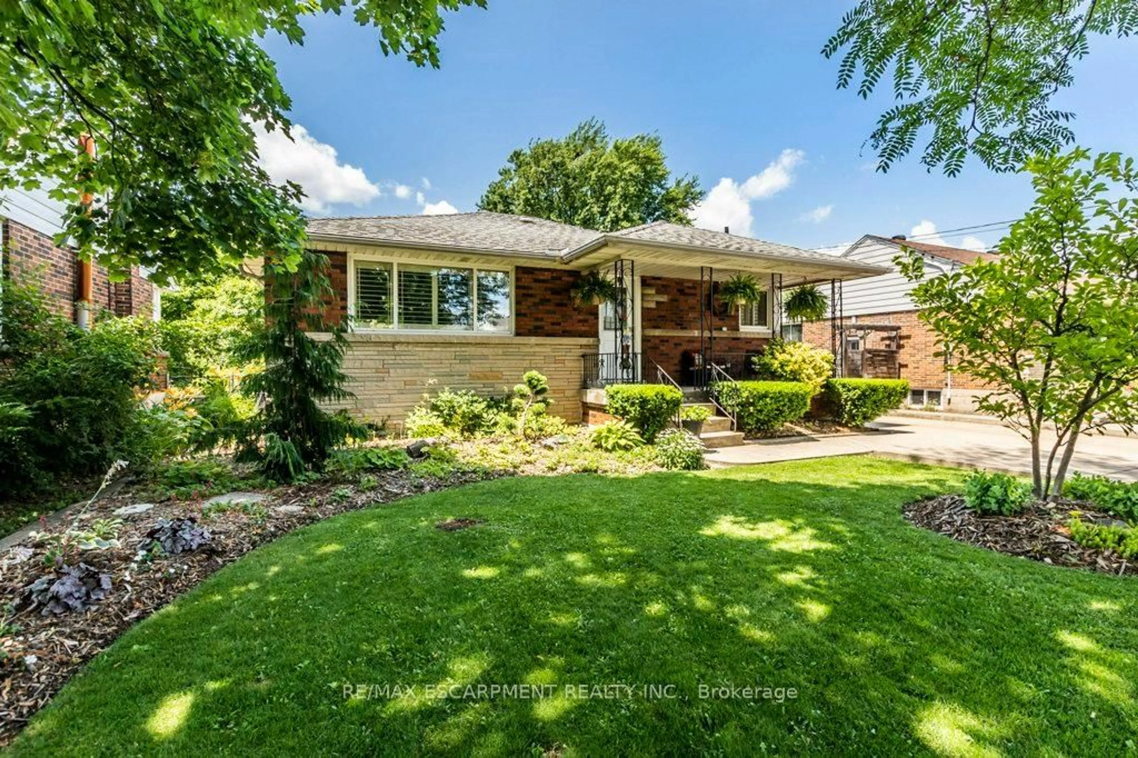 Home with brick exterior material, street for 86 Dana Dr, Hamilton Ontario L9A 3H8