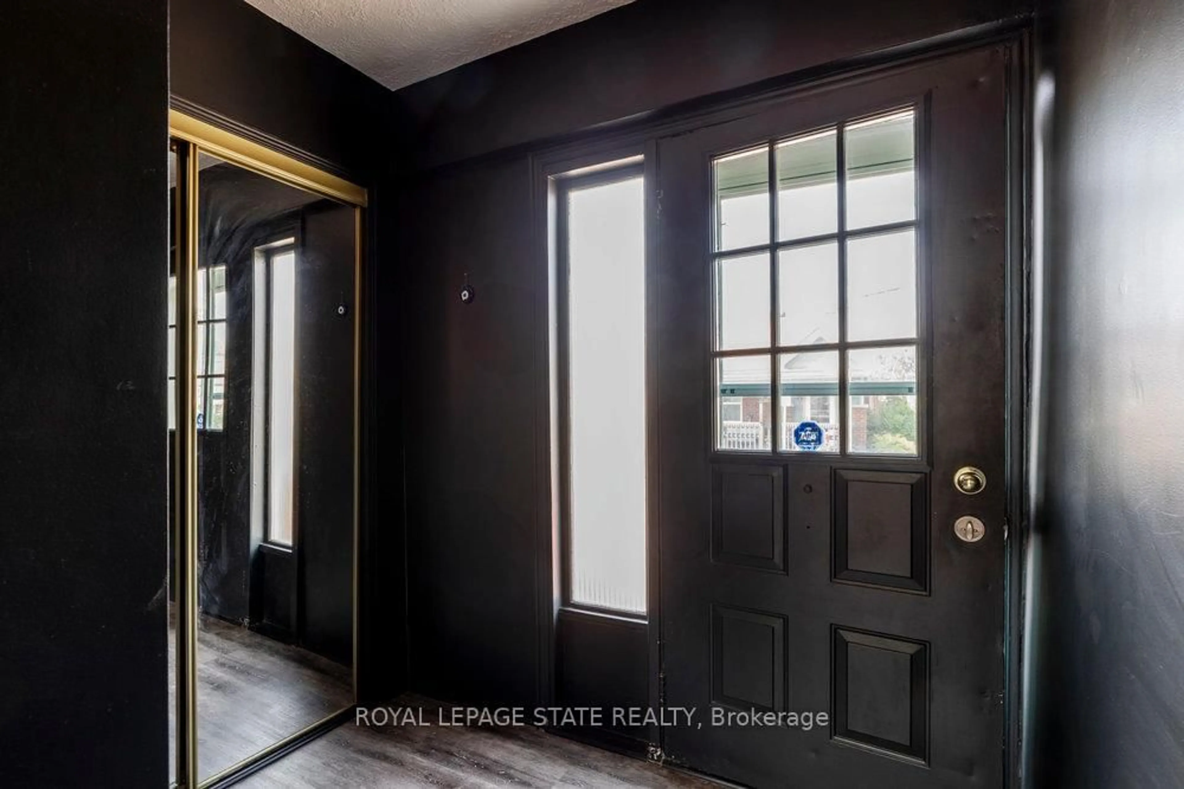 Indoor entryway for 14 Allan Ave, Hamilton Ontario L8H 2C9