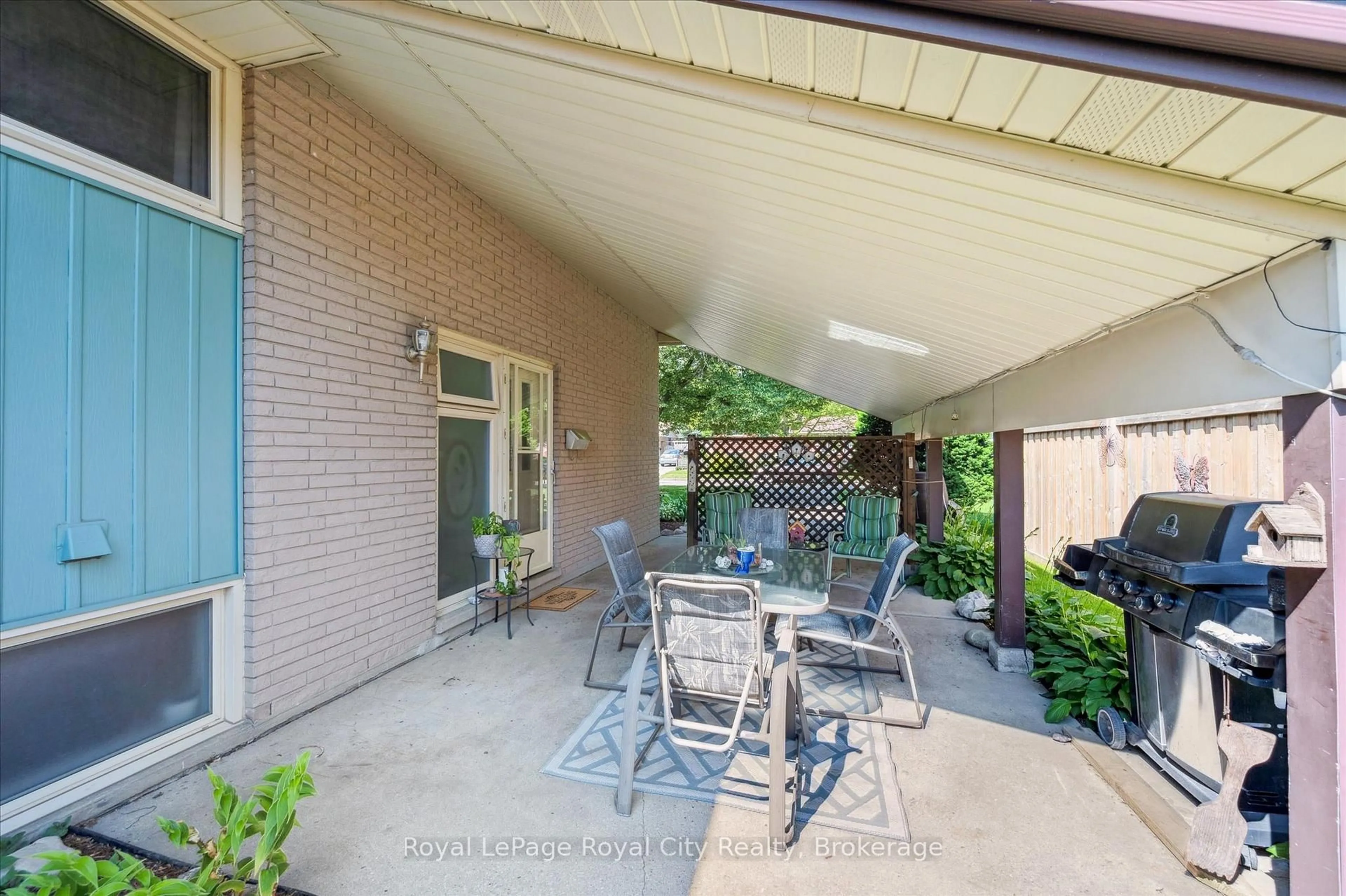 Patio, street for 36 Brentwood Dr, Guelph Ontario N1H 5M7