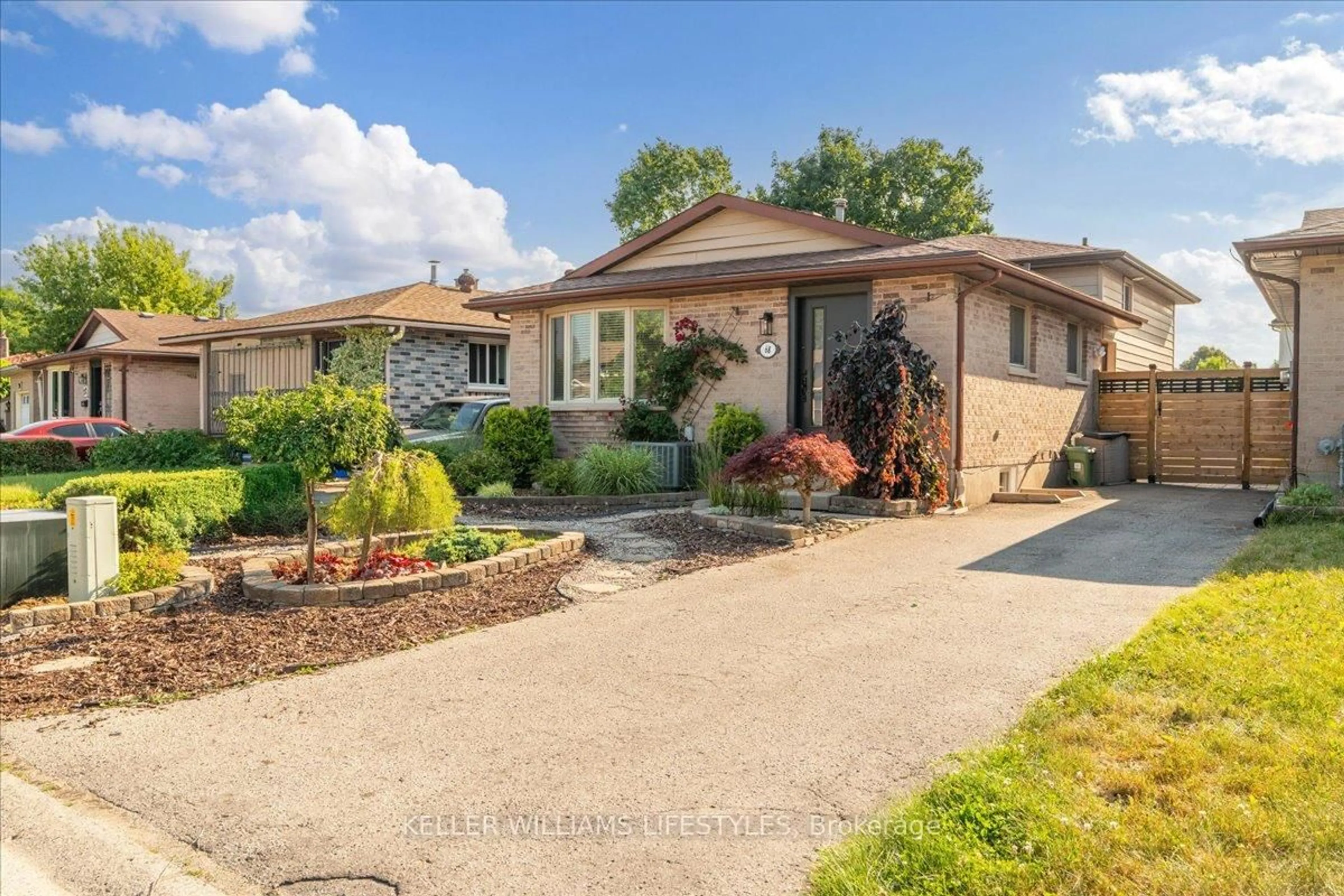 Home with brick exterior material, street for 68 Corinth Crt, London East Ontario N5Y 5A8