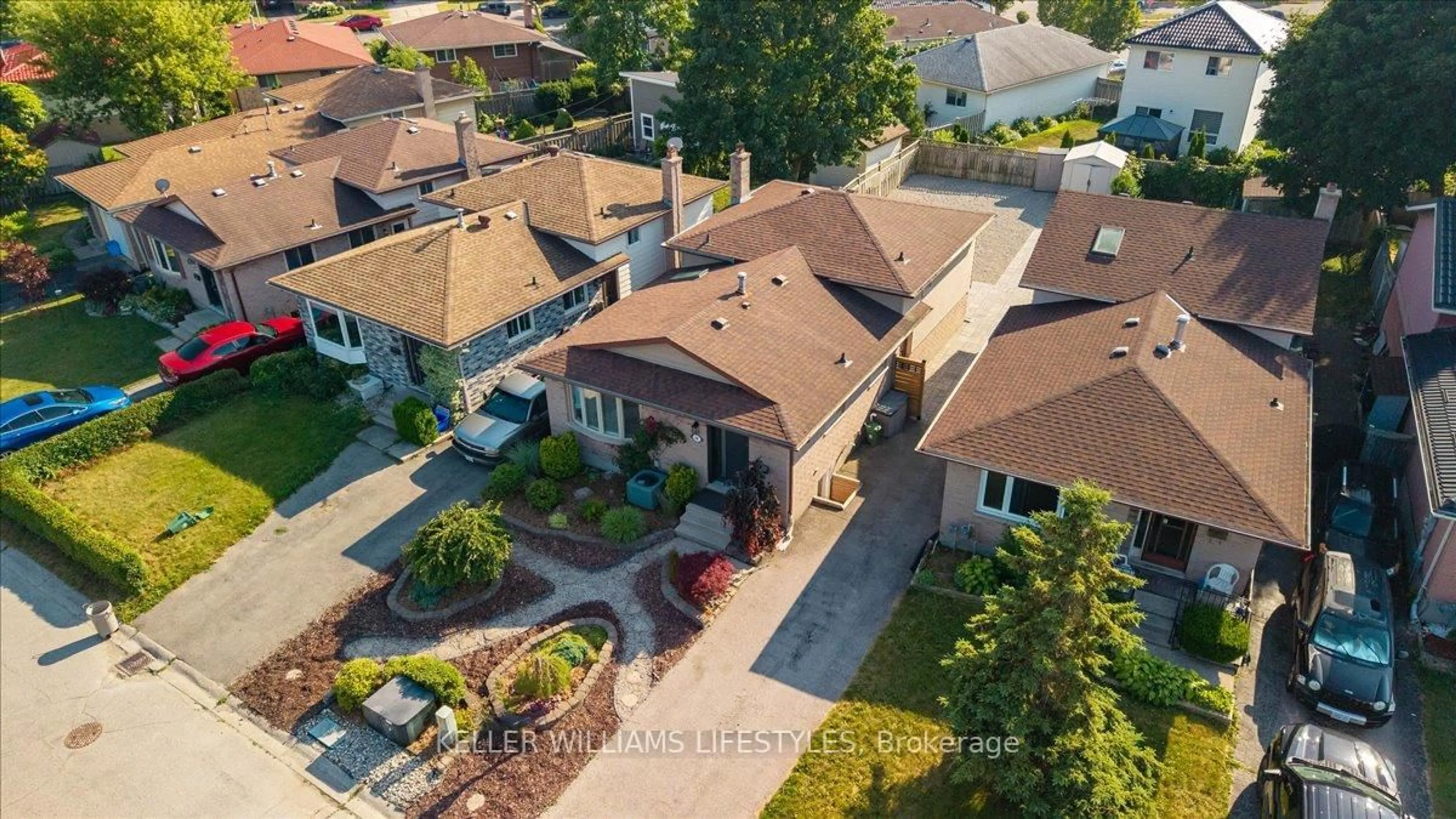 A pic from outside/outdoor area/front of a property/back of a property/a pic from drone, street for 68 Corinth Crt, London East Ontario N5Y 5A8