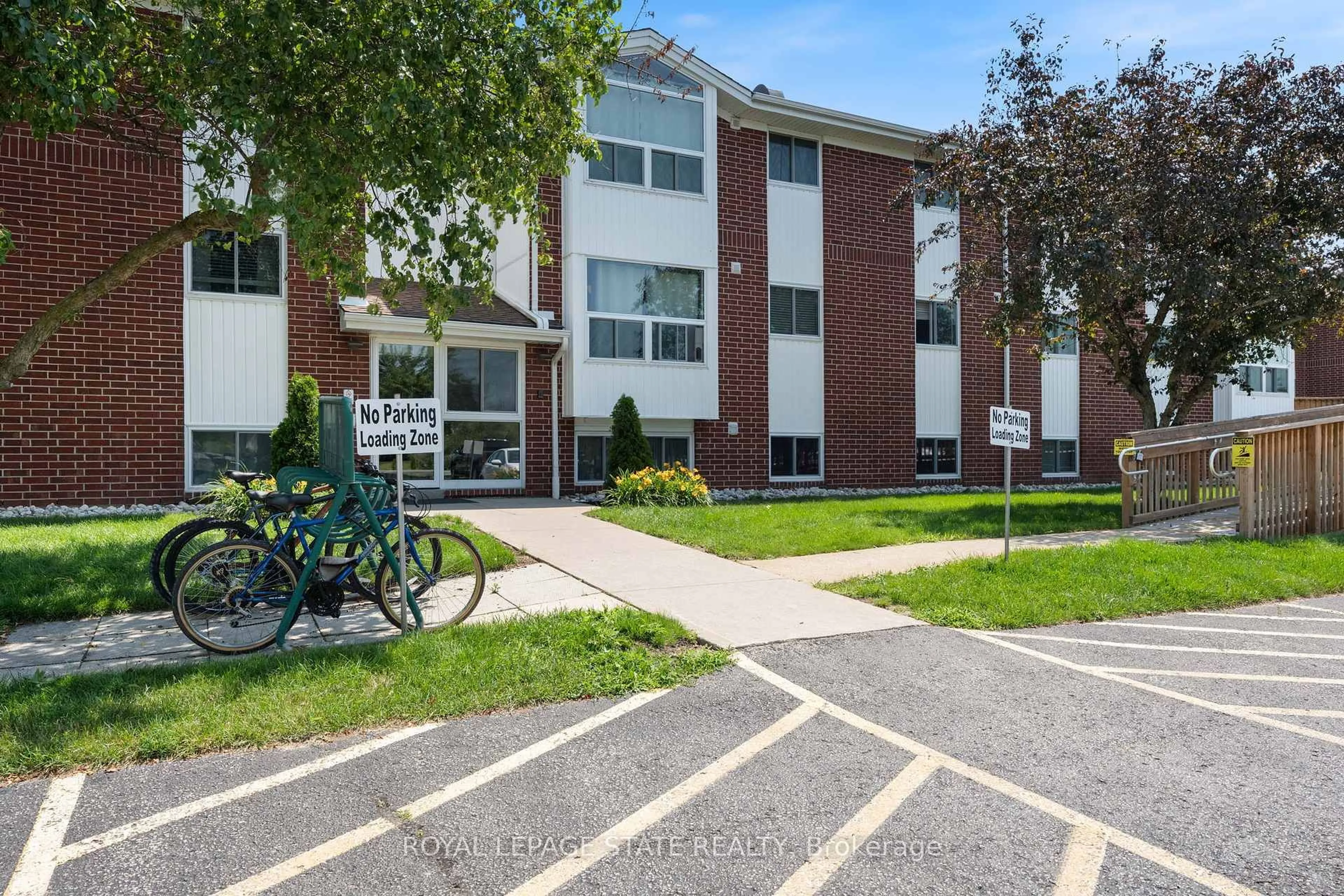 Patio, street for 60 Donly Dr #210, Norfolk Ontario N3Y 5K3