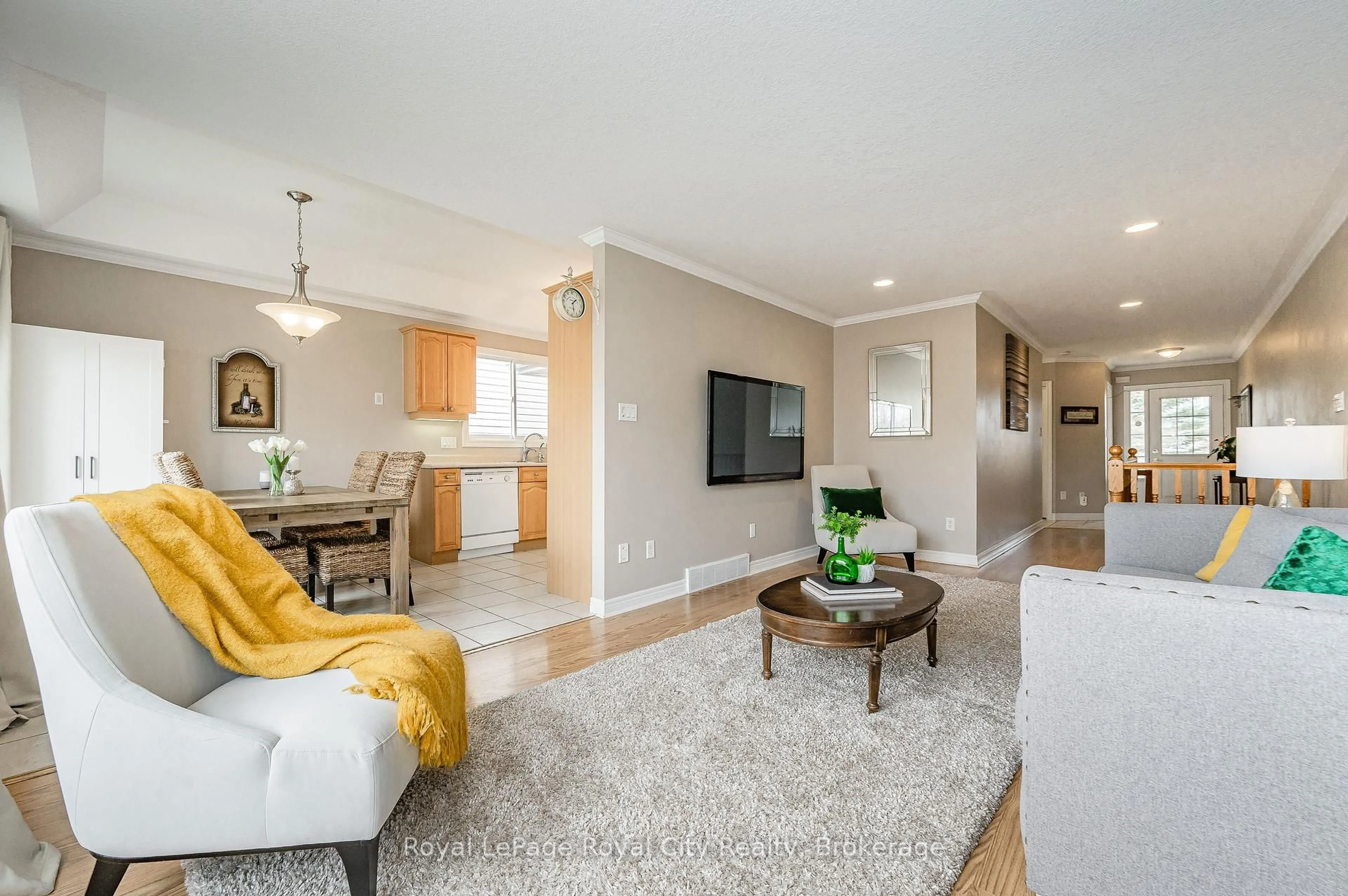 Living room with furniture, unknown for 46 FLETCHER Crt, Guelph Ontario N1E 7G8