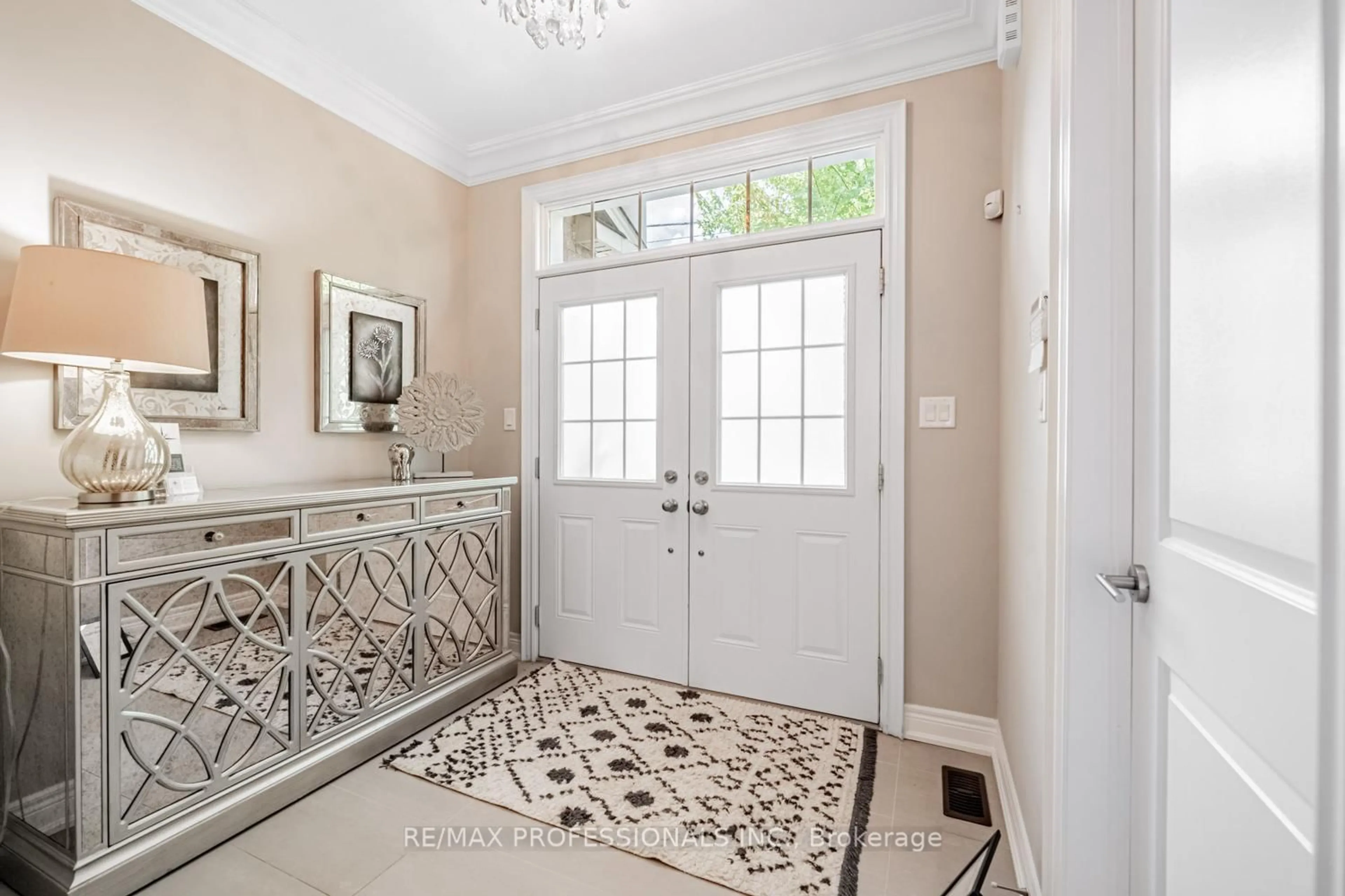 Indoor entryway for 111 Penny Lane, Hamilton Ontario L8J 0E3