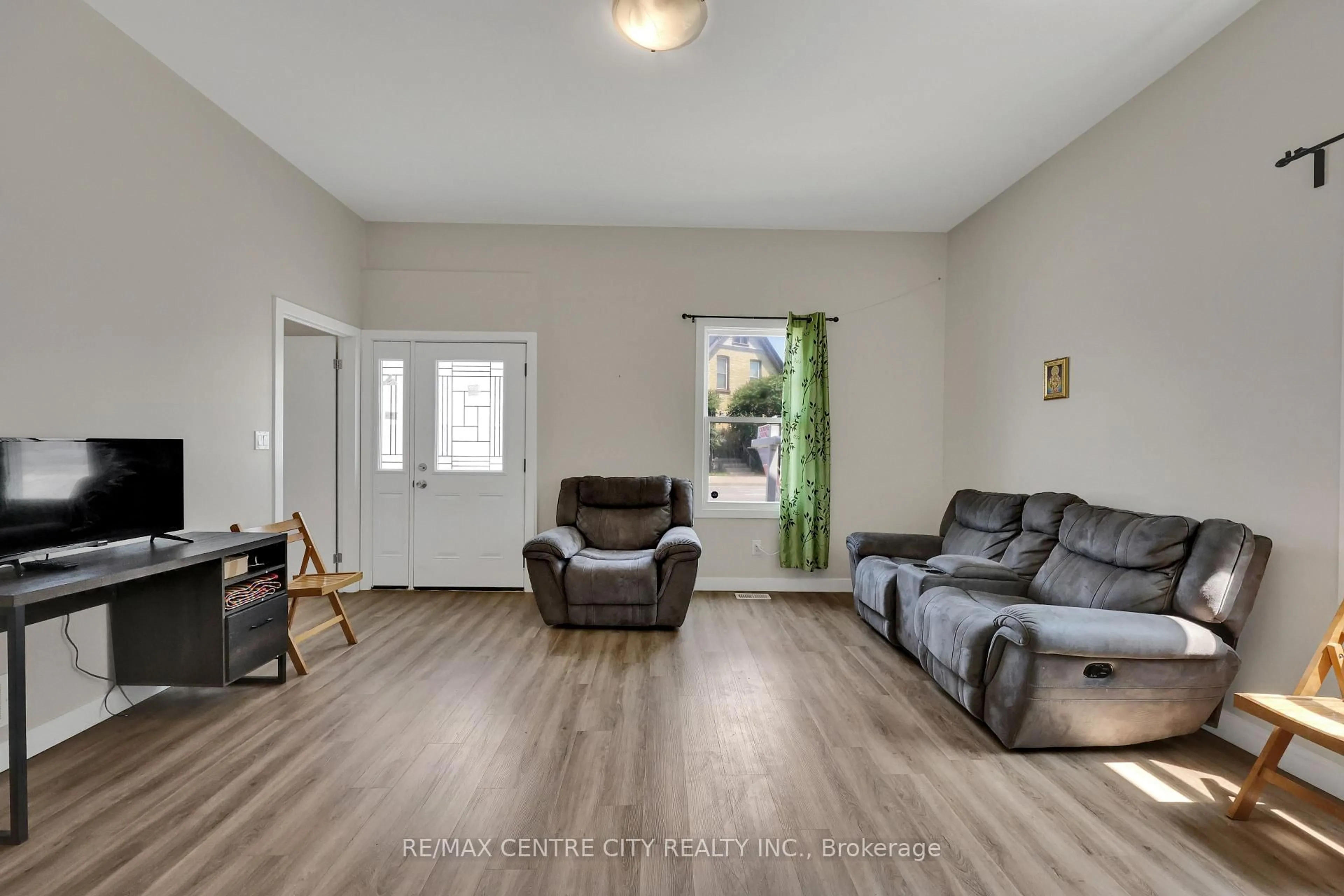 Living room with furniture, unknown for 101 Hamilton Rd, London East Ontario N6B 1N2