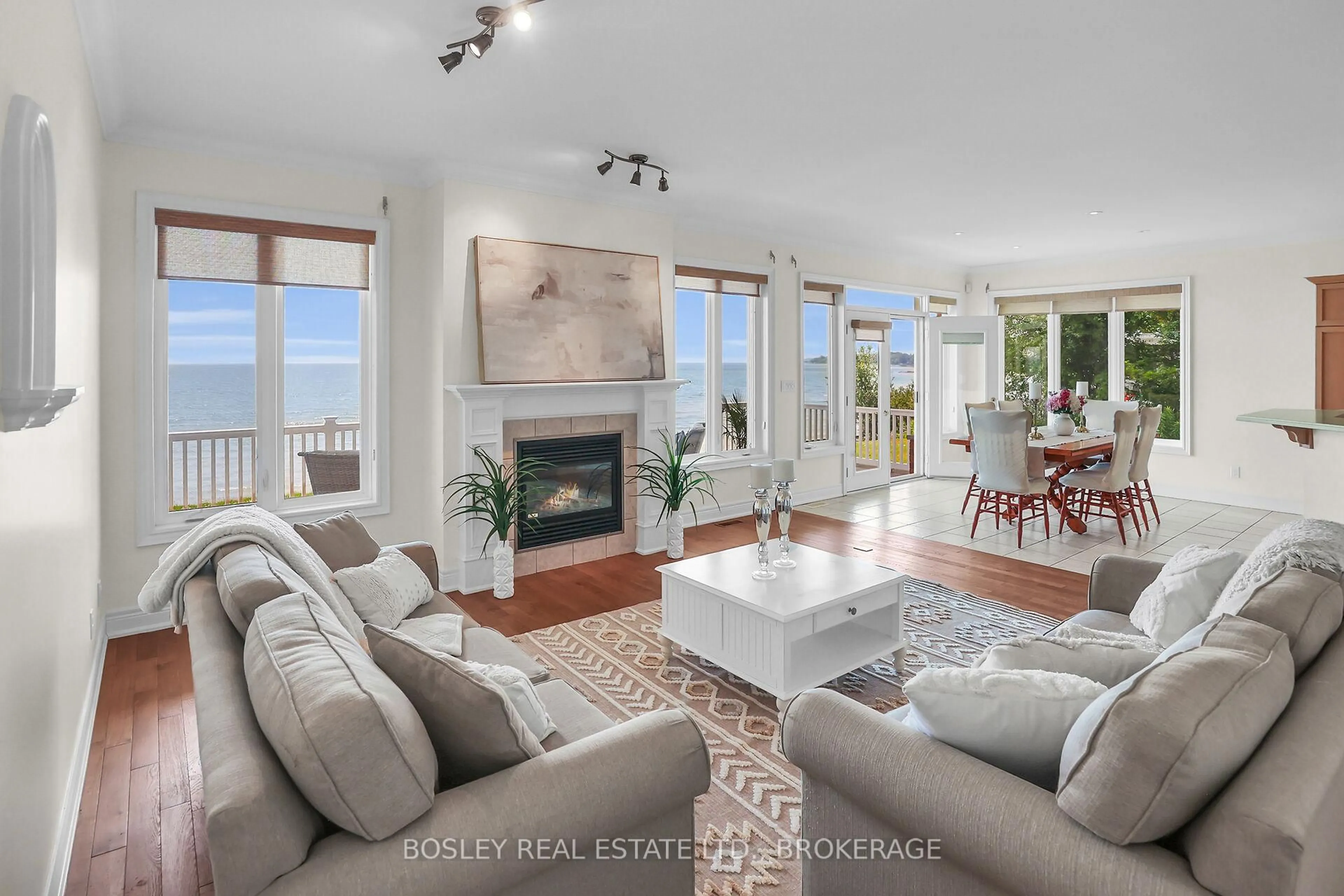 Living room with furniture, ceramic/tile floor for 3143 Thunder Bay Rd, Fort Erie Ontario L0S 1N0
