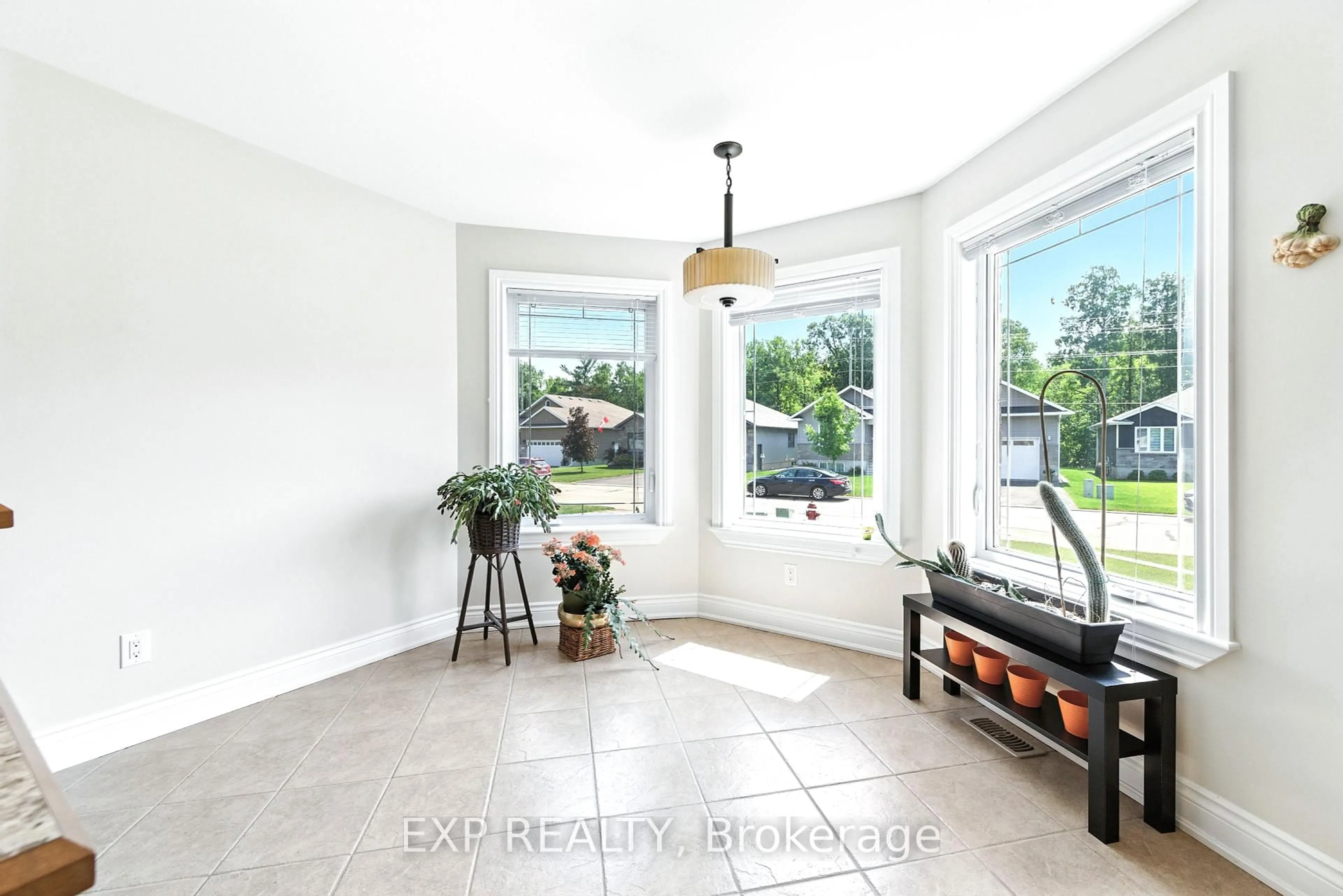 Indoor entryway for 519 Coleraine Dr, Renfrew Ontario K7V 1X3