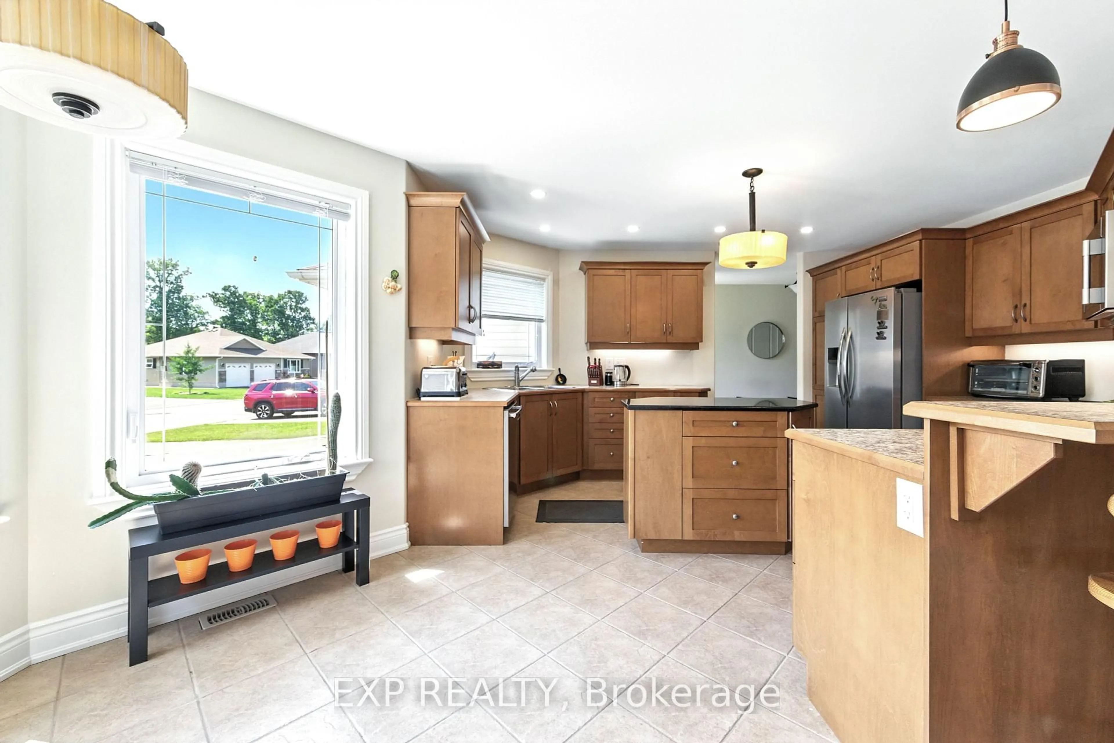 Standard kitchen, ceramic/tile floor for 519 Coleraine Dr, Renfrew Ontario K7V 1X3