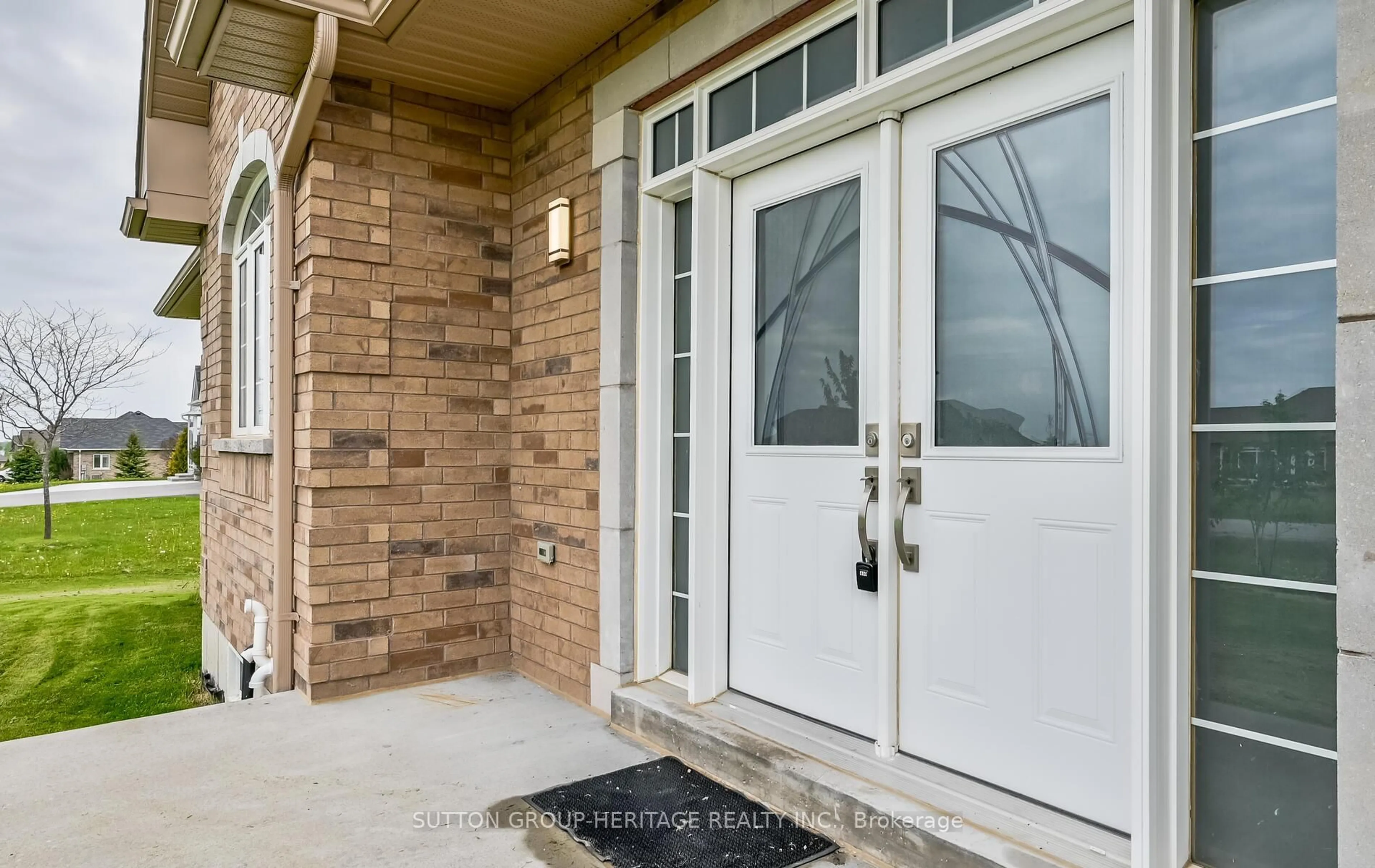 Indoor entryway for 61 Songbird Cres, Kawartha Lakes Ontario K9V 0A9