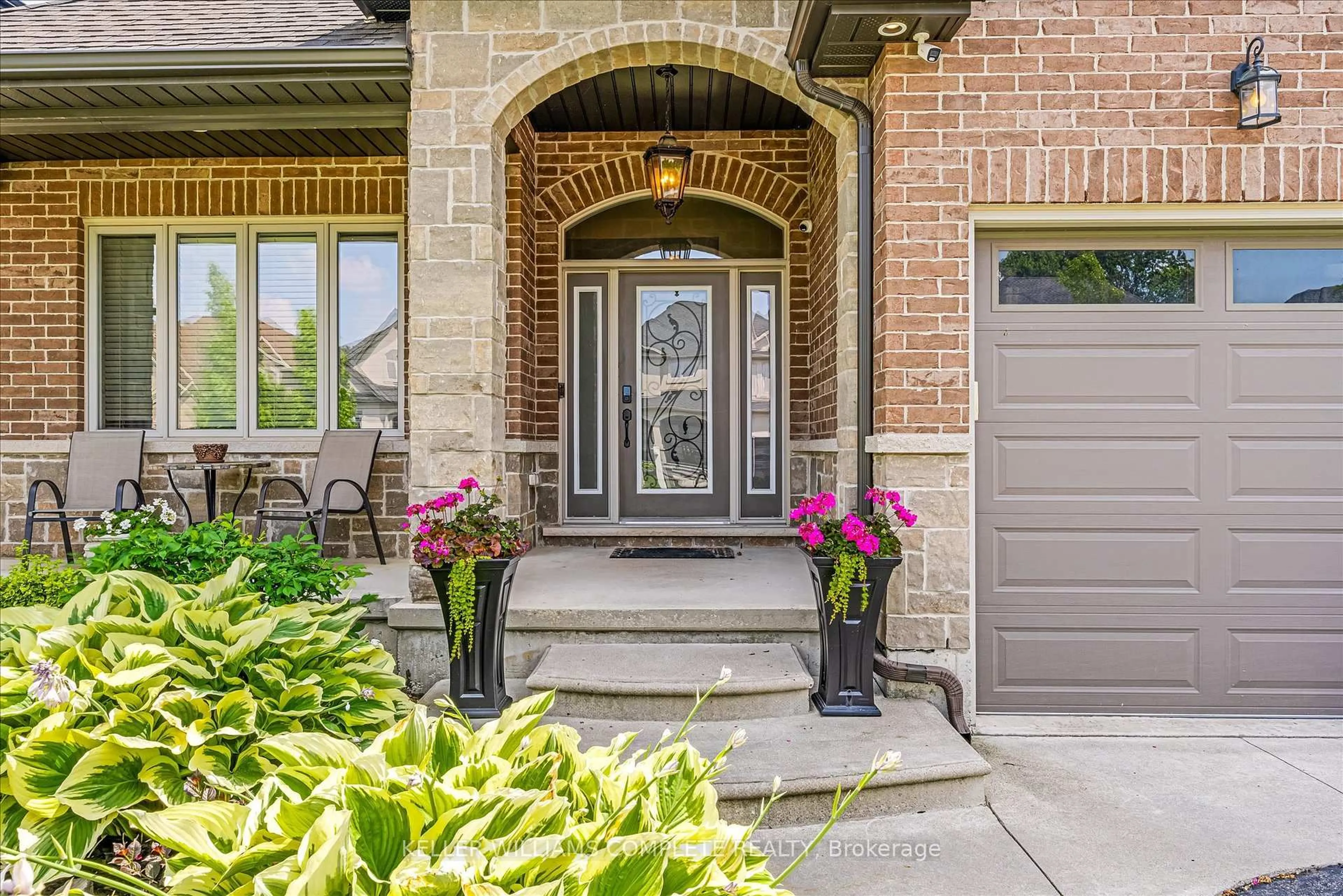 Indoor entryway for 180 Mother's St, Hamilton Ontario L9B 0E1