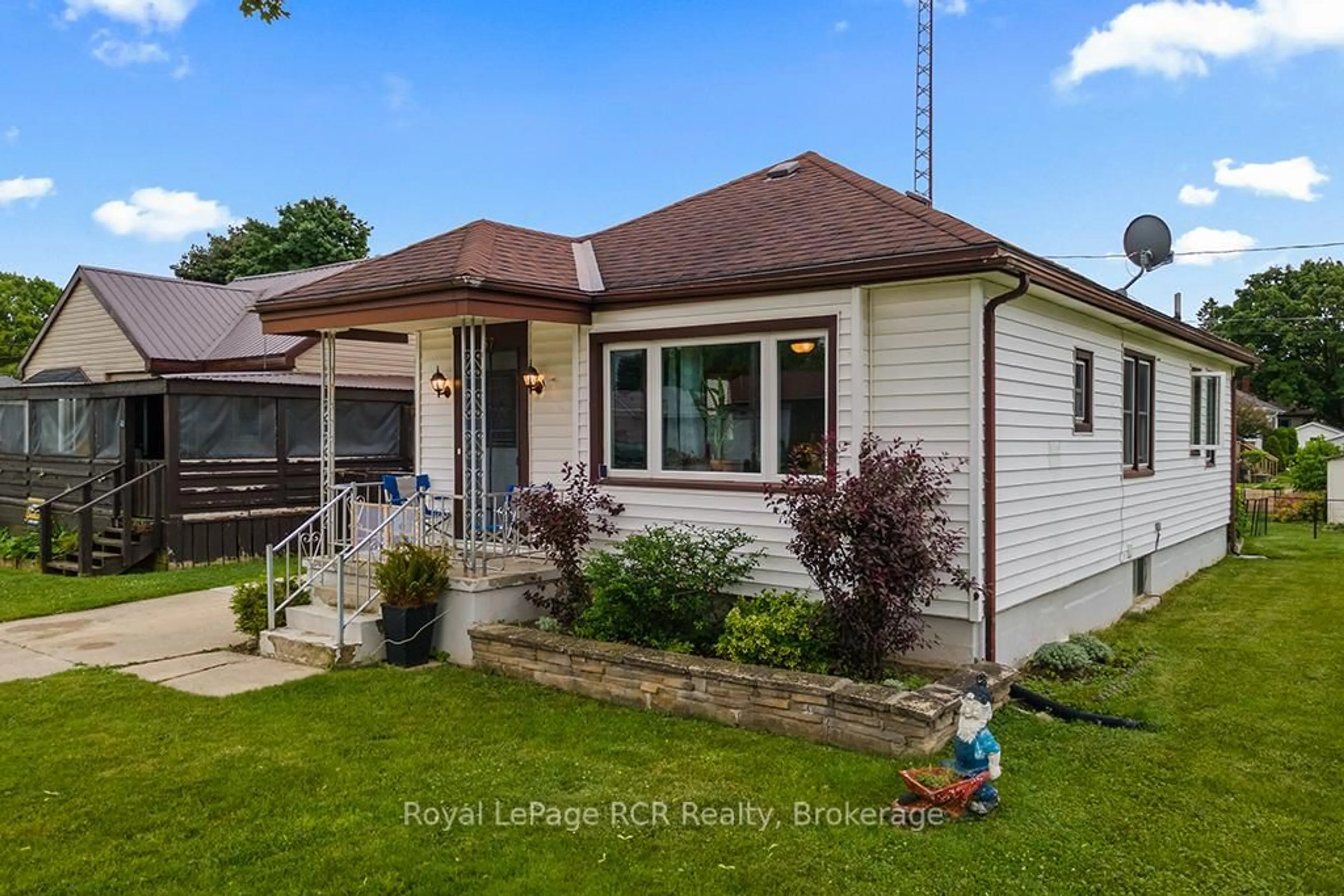 Home with vinyl exterior material, street for 57 7th St SE St, Arran-Elderslie Ontario N0G 1L0