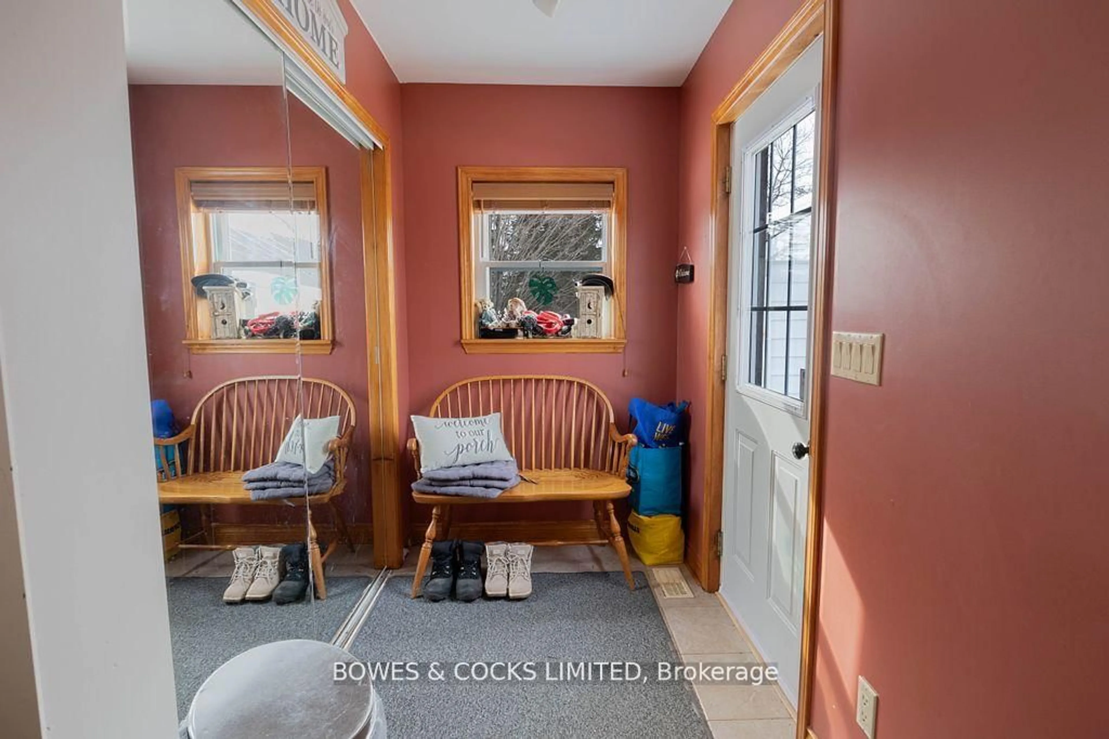 Indoor entryway for 5635 HIGHWAY 620, Coe Hill Ontario K0L 1P0