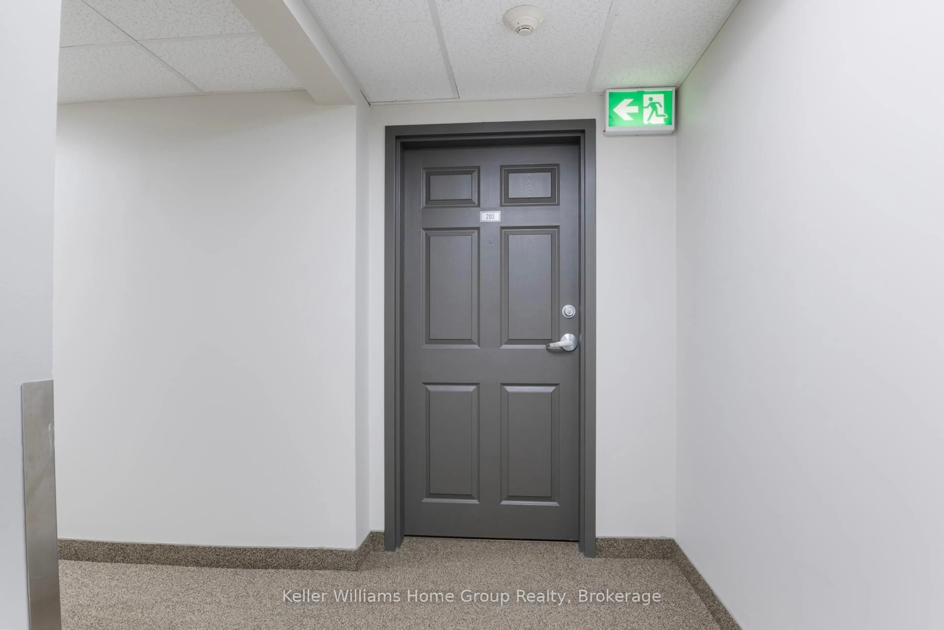 Indoor foyer for 50 Bryan Crt #203, Kitchener Ontario N2A 4N4