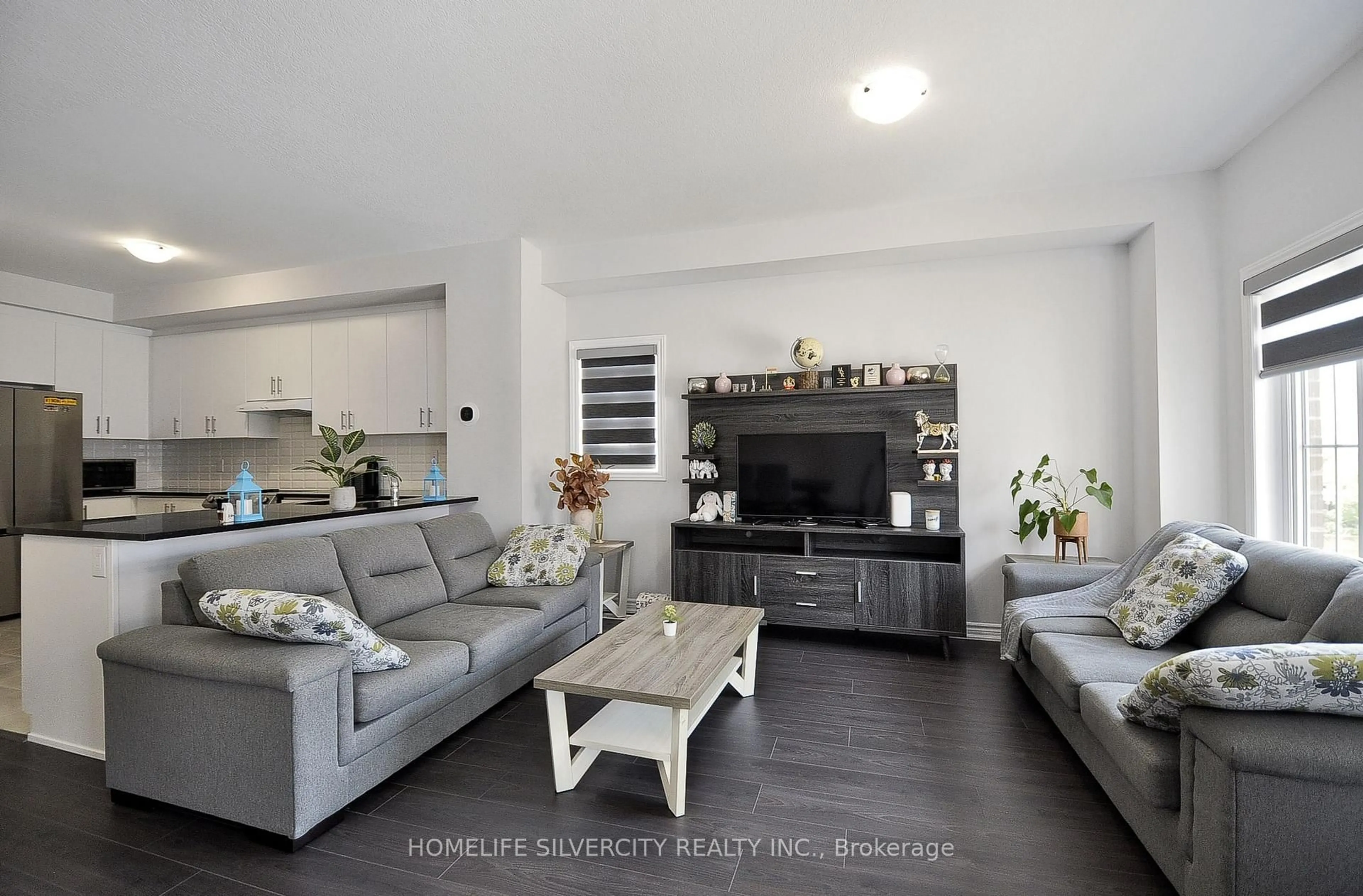 Living room with furniture, unknown for 677 Park Rd #93, Brantford Ontario N3R 0C2