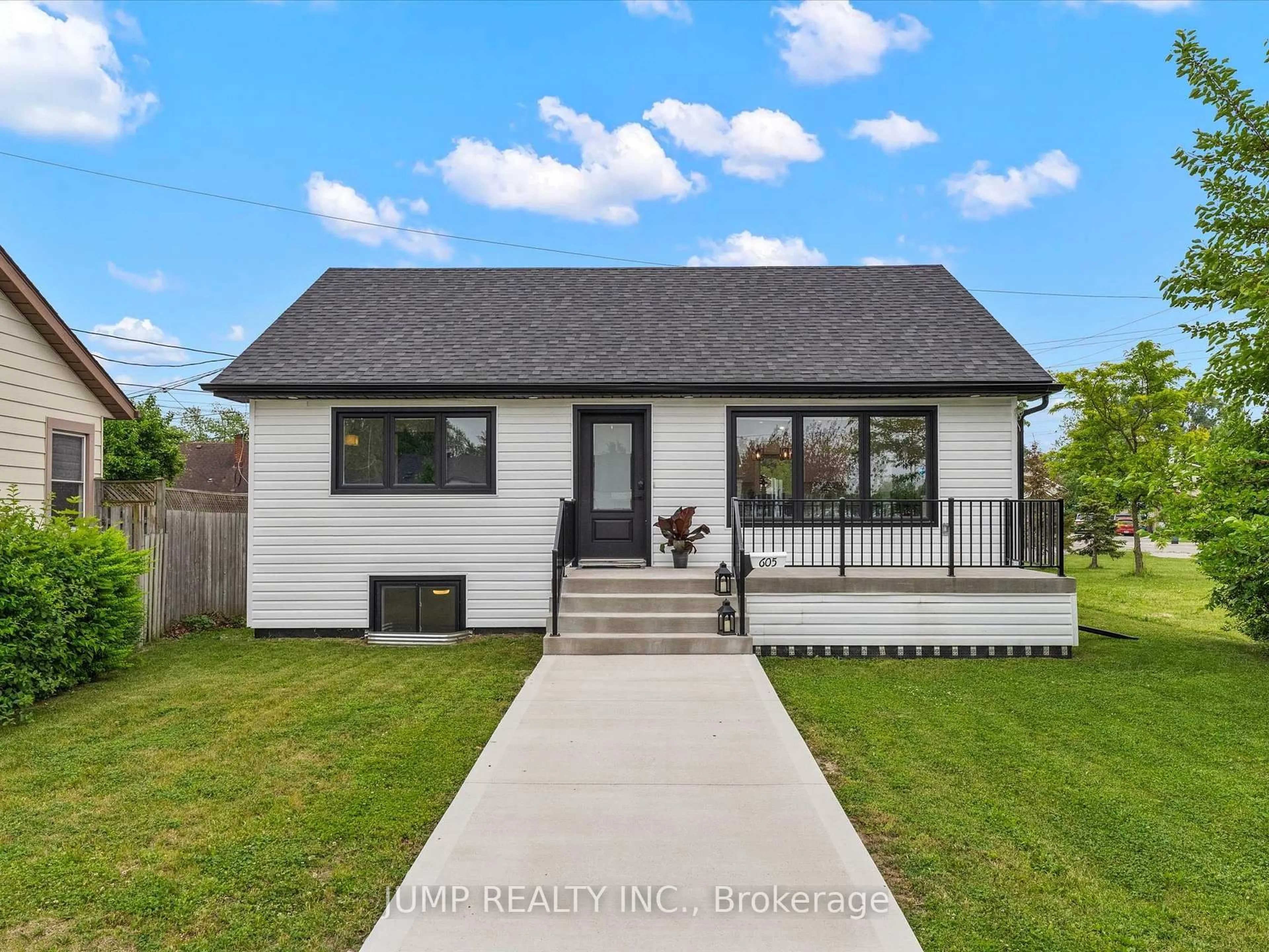 Home with vinyl exterior material, street for 605 Vimy Ave, Windsor Ontario N8W 1M6