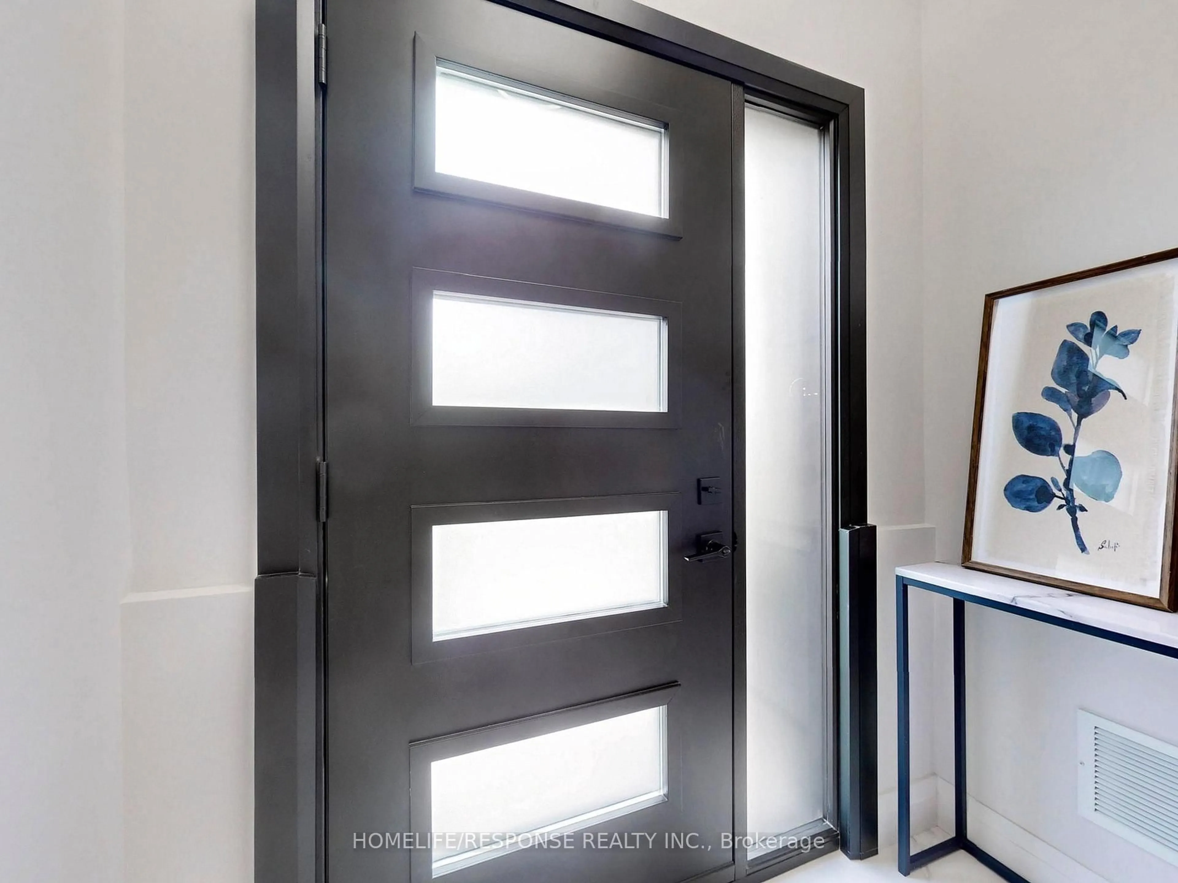 Indoor entryway for 776 GARTH St, Hamilton Ontario L9C 4K4