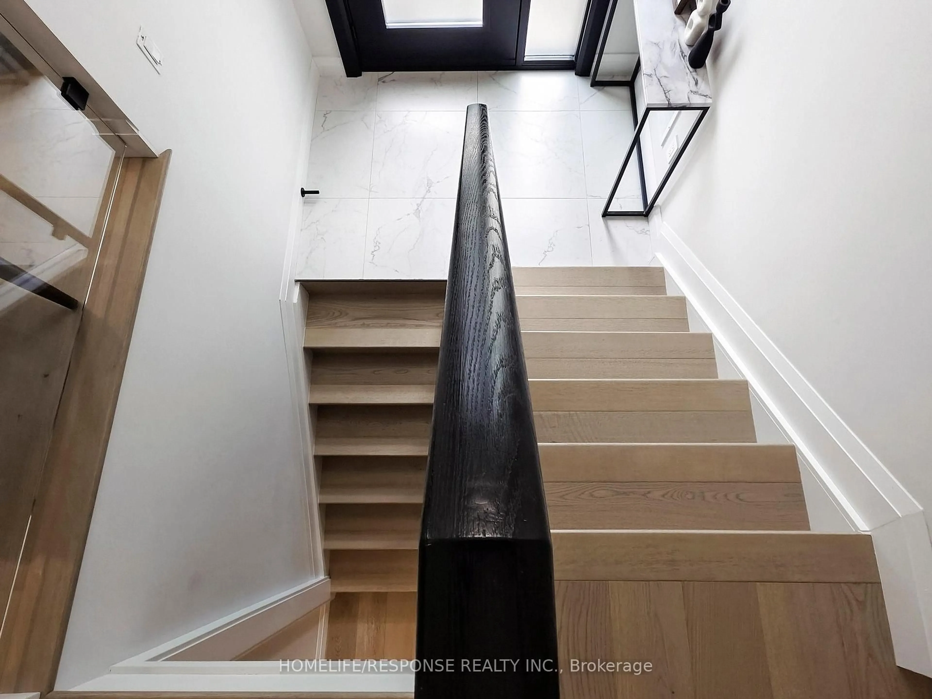 Stairs for 776 GARTH St, Hamilton Ontario L9C 4K4
