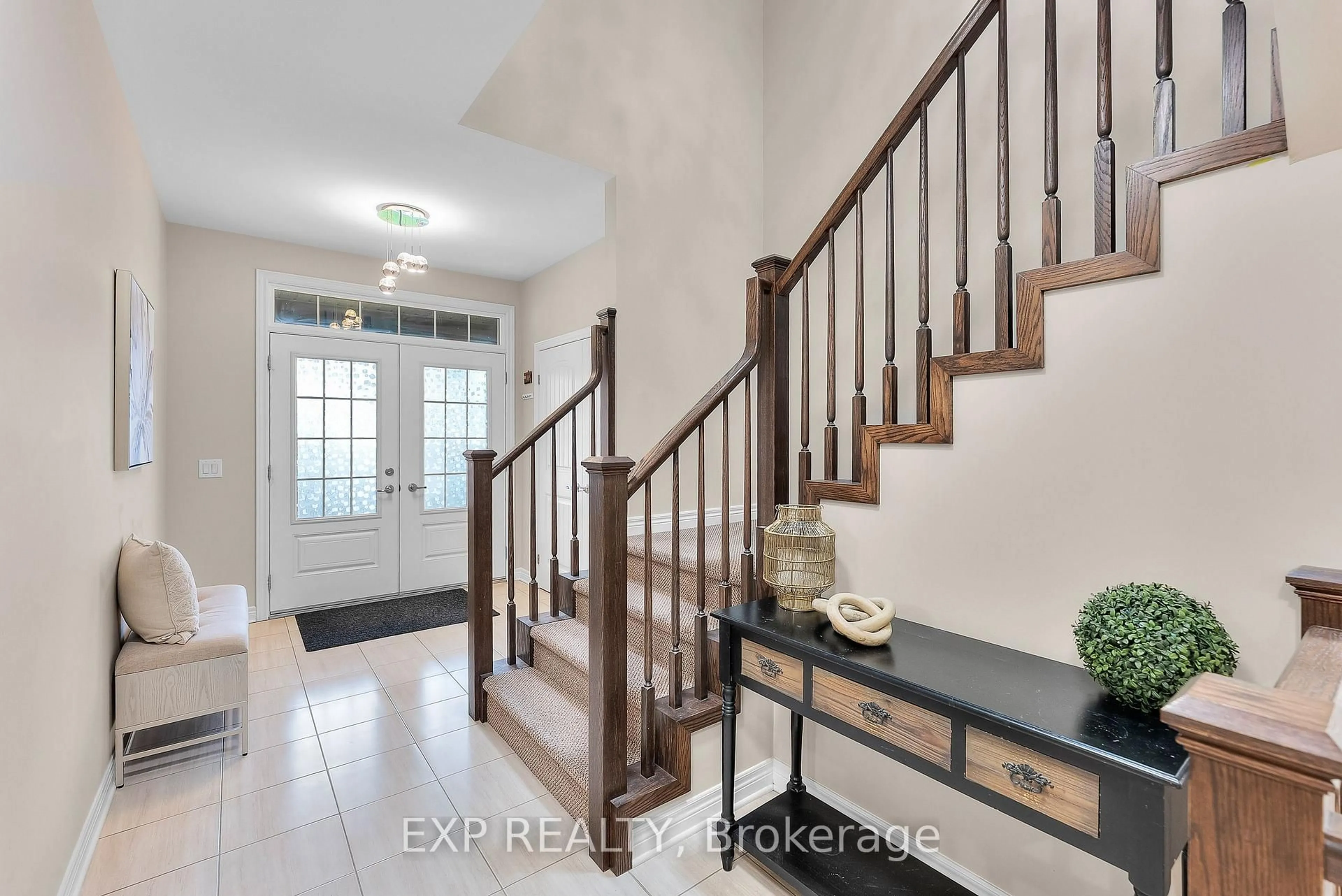 Indoor entryway for 13 Hopkins St, Thorold Ontario L2V 0E9