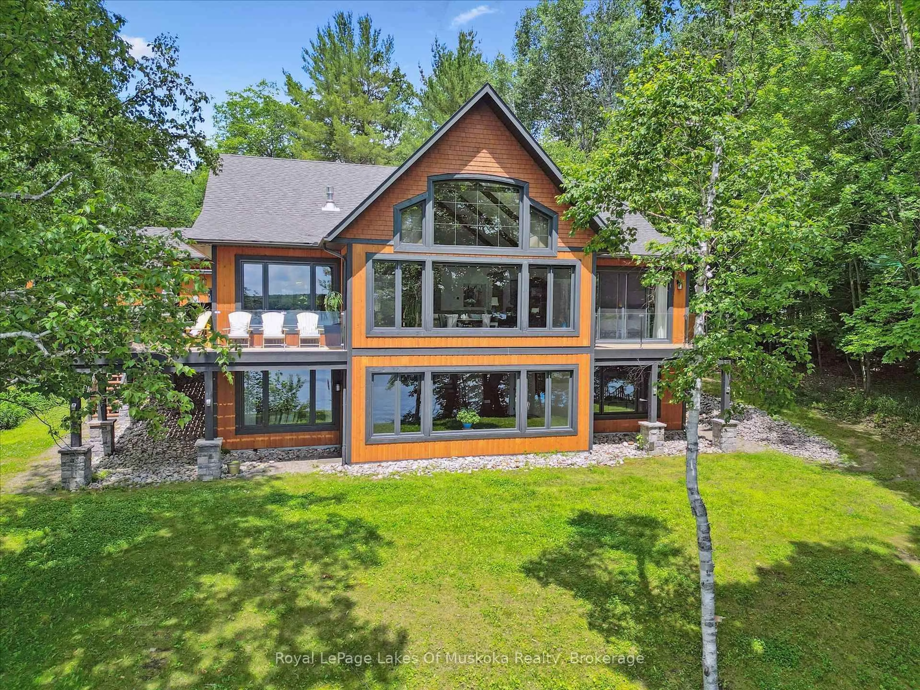 A pic from outside/outdoor area/front of a property/back of a property/a pic from drone, water/lake/river/ocean view for 38 Rocky Dr, Huntsville Ontario P0B 1M0