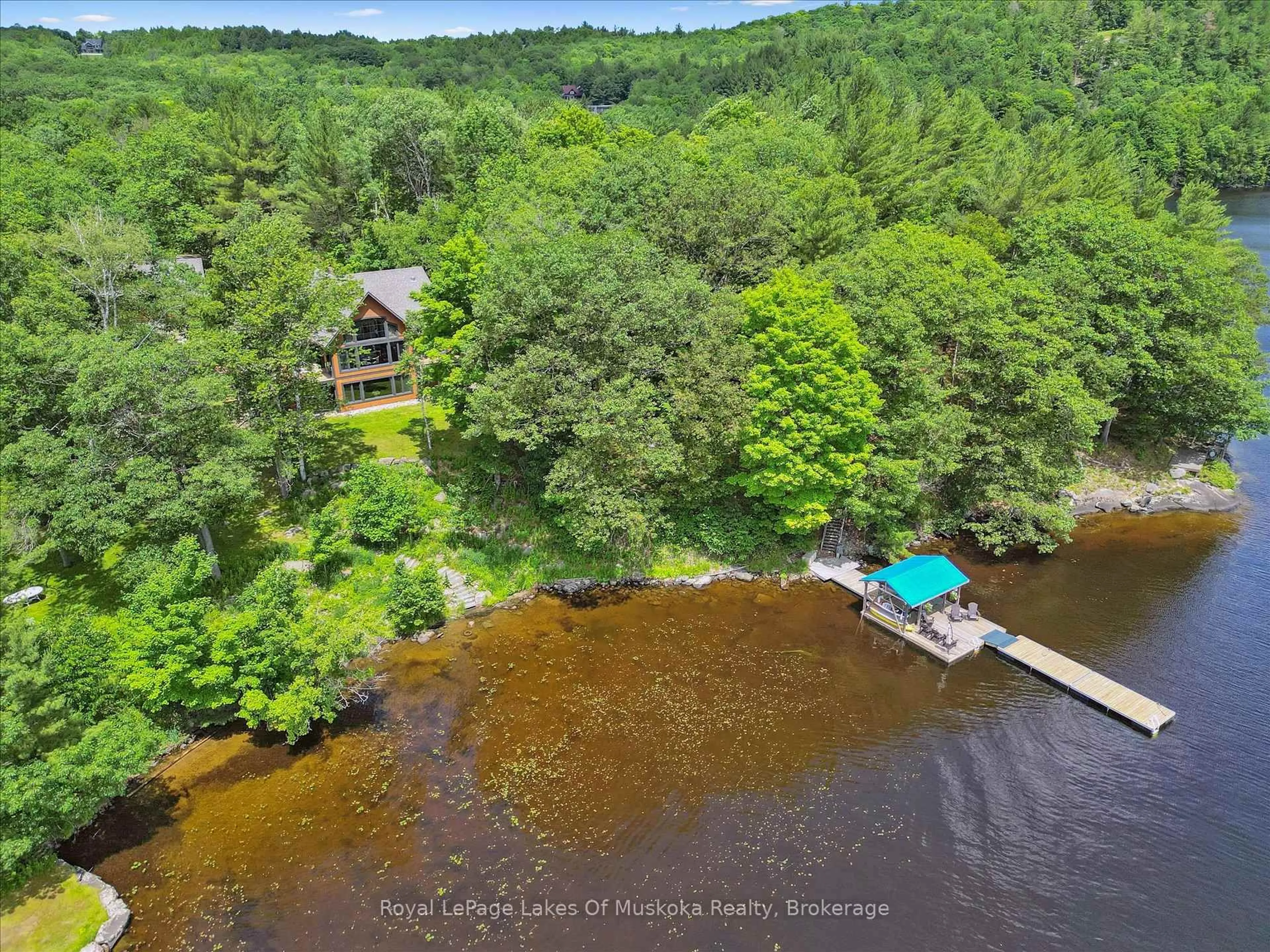 A pic from outside/outdoor area/front of a property/back of a property/a pic from drone, water/lake/river/ocean view for 38 Rocky Dr, Huntsville Ontario P0B 1M0