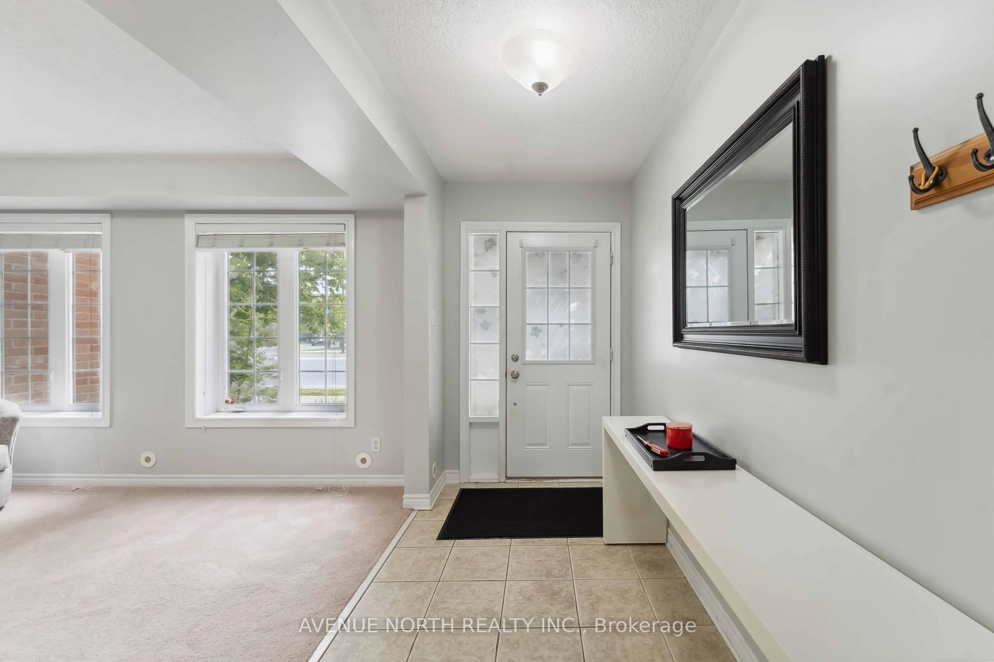 Indoor entryway for 112 Huntmar Dr, Ottawa Ontario K2S 0E3
