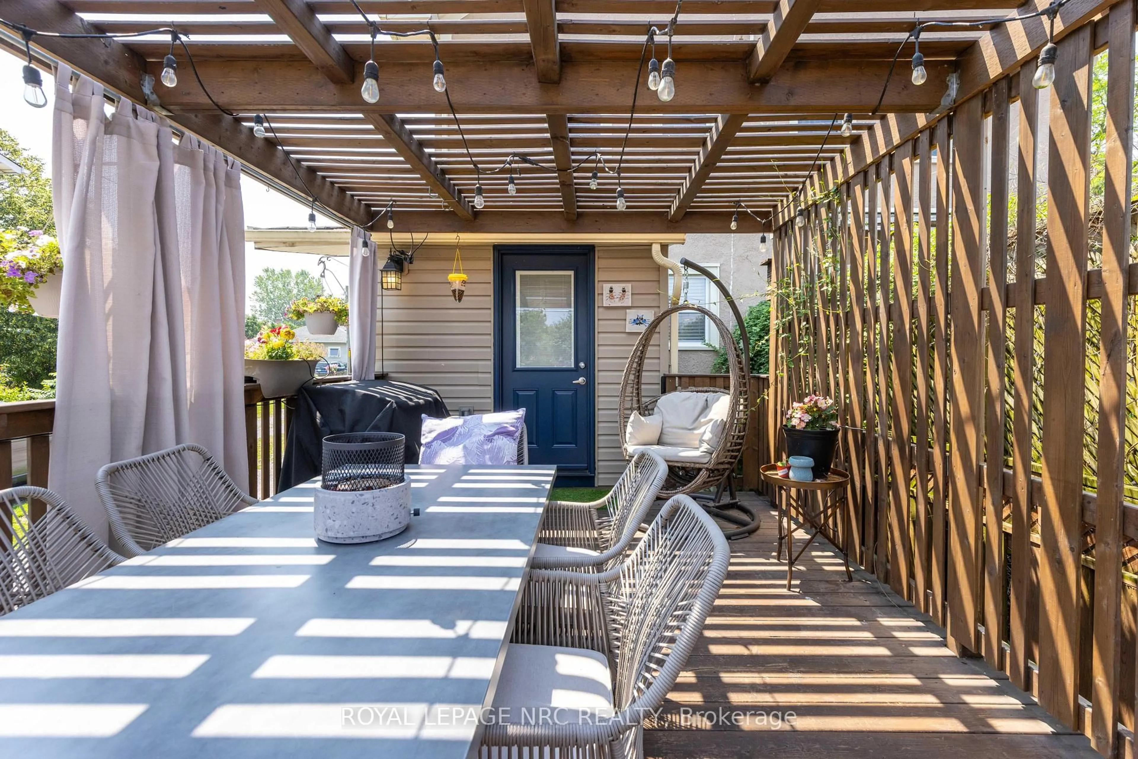 Patio, street for 48 Hodgkins Ave, Thorold Ontario L2V 1M1