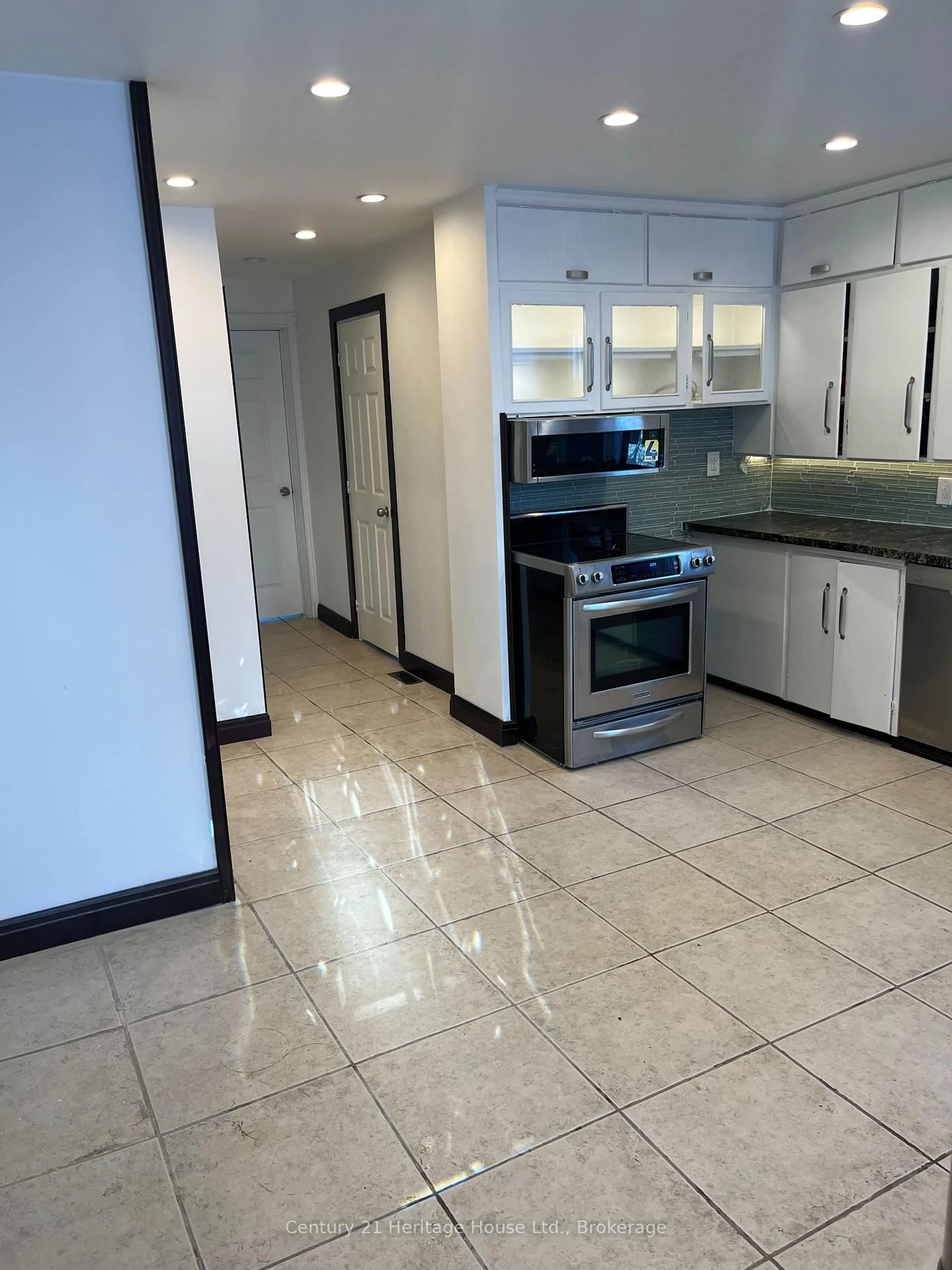 Standard kitchen, ceramic/tile floor for 365 Durham St, Wellington North Ontario N0G 2L1