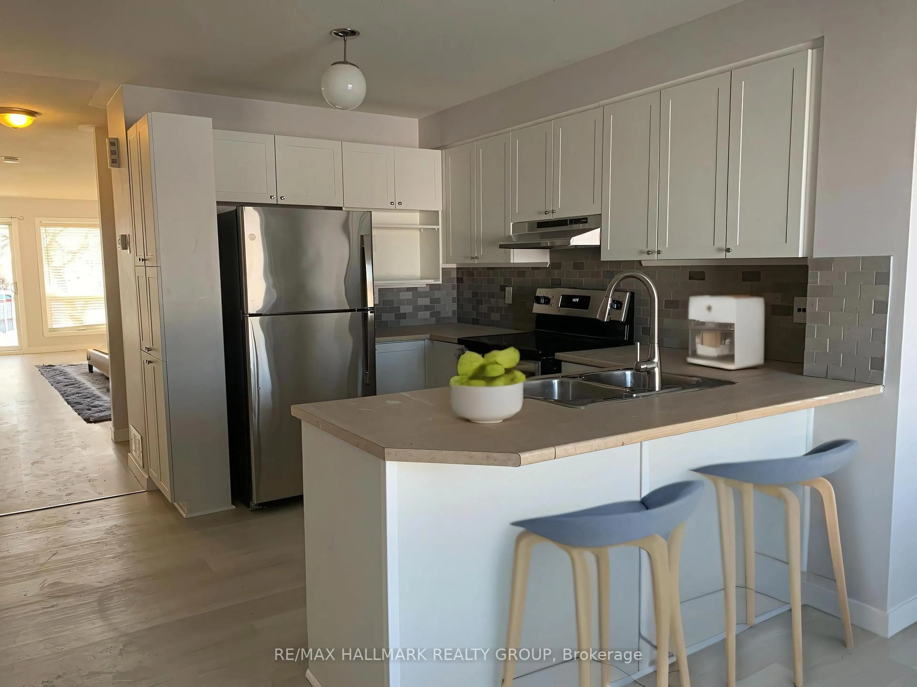 Open concept kitchen, ceramic/tile floor for 281 Aquaview Dr, Ottawa Ontario K4A 0B6