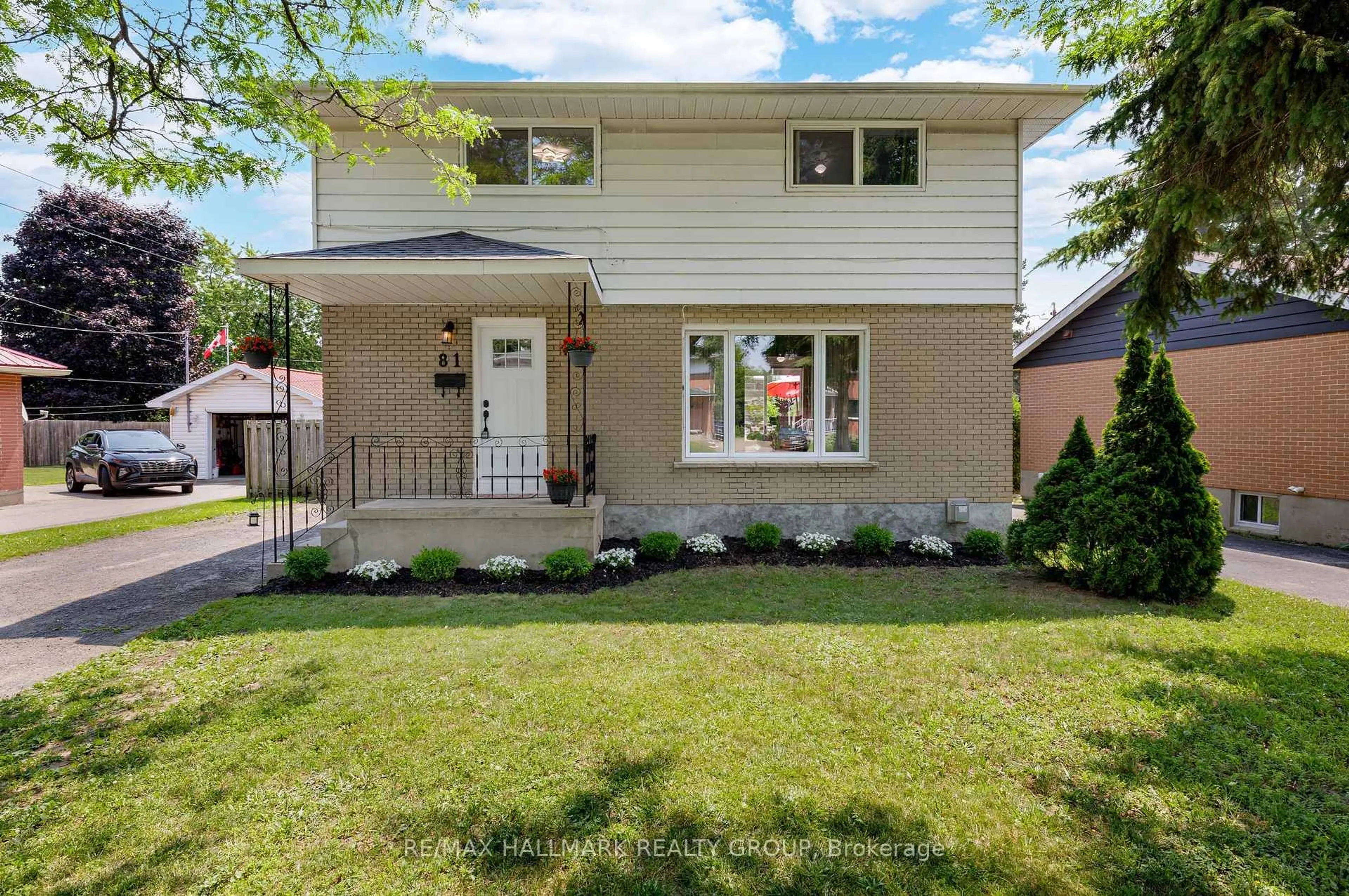 Home with vinyl exterior material, street for 81 Reynolds Dr, Brockville Ontario K6V 1X2