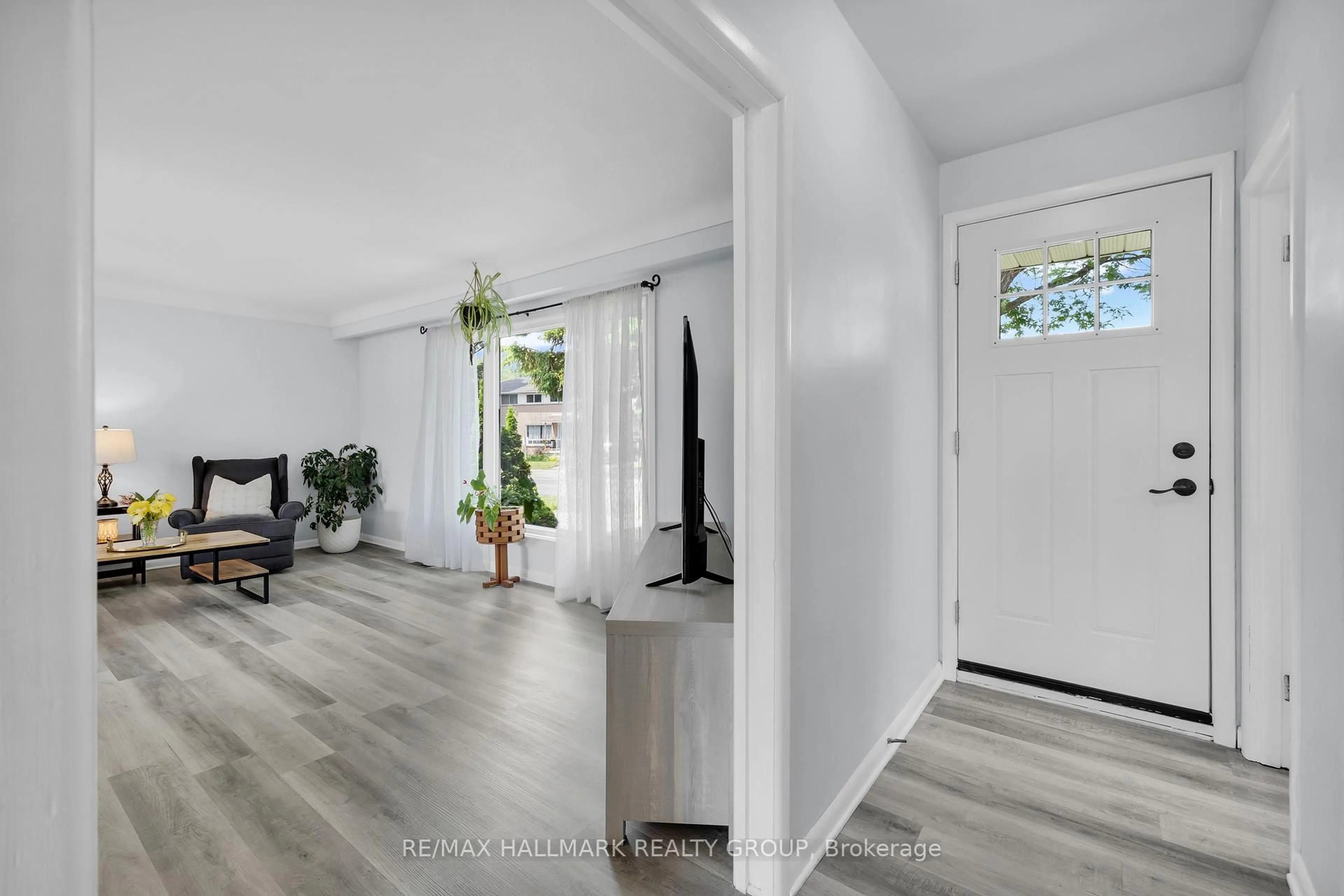 Indoor entryway for 81 Reynolds Dr, Brockville Ontario K6V 1X2