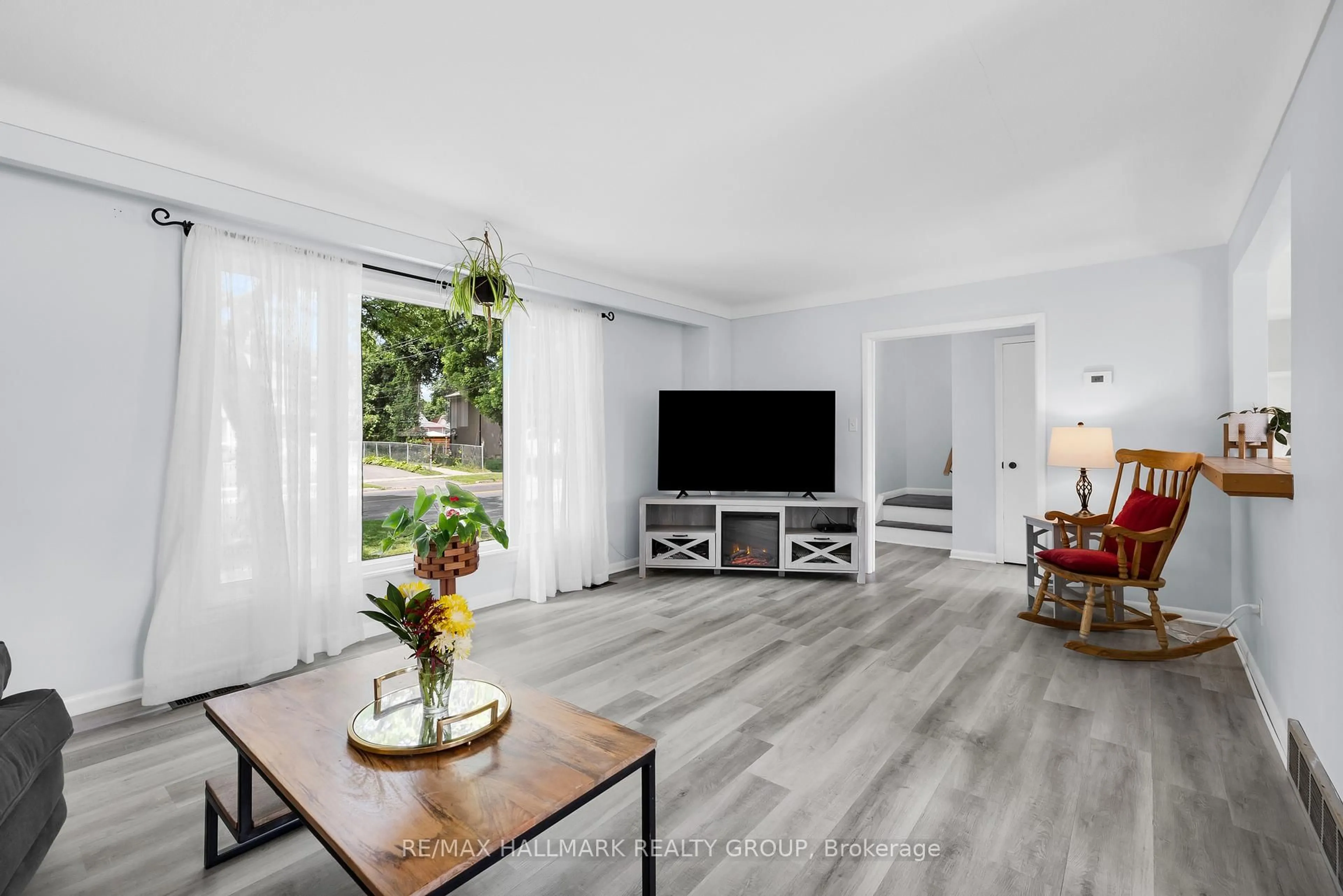 Living room with furniture, unknown for 81 Reynolds Dr, Brockville Ontario K6V 1X2