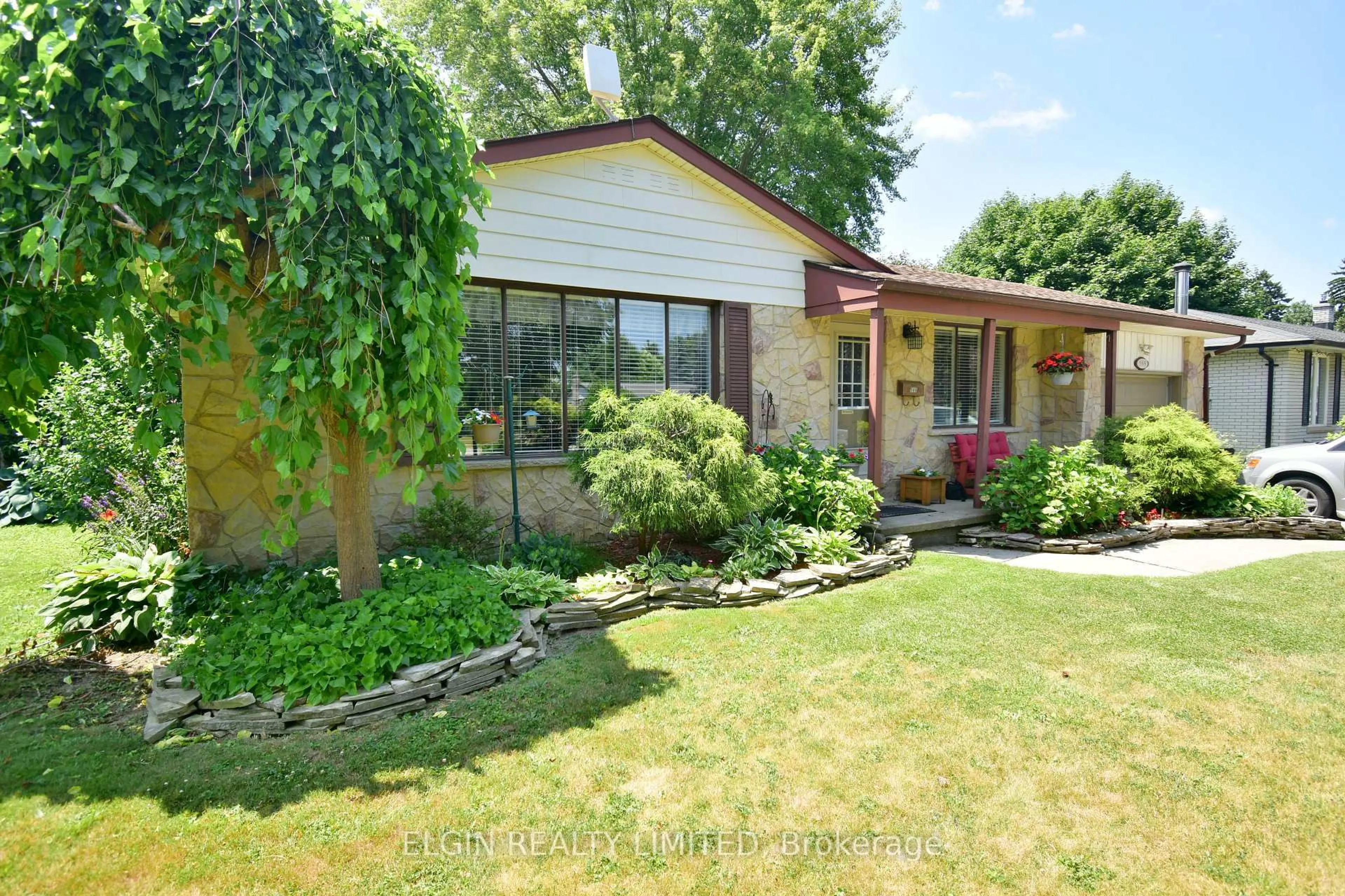 Unknown for 589 Elm St, St. Thomas Ontario N5R 1K8