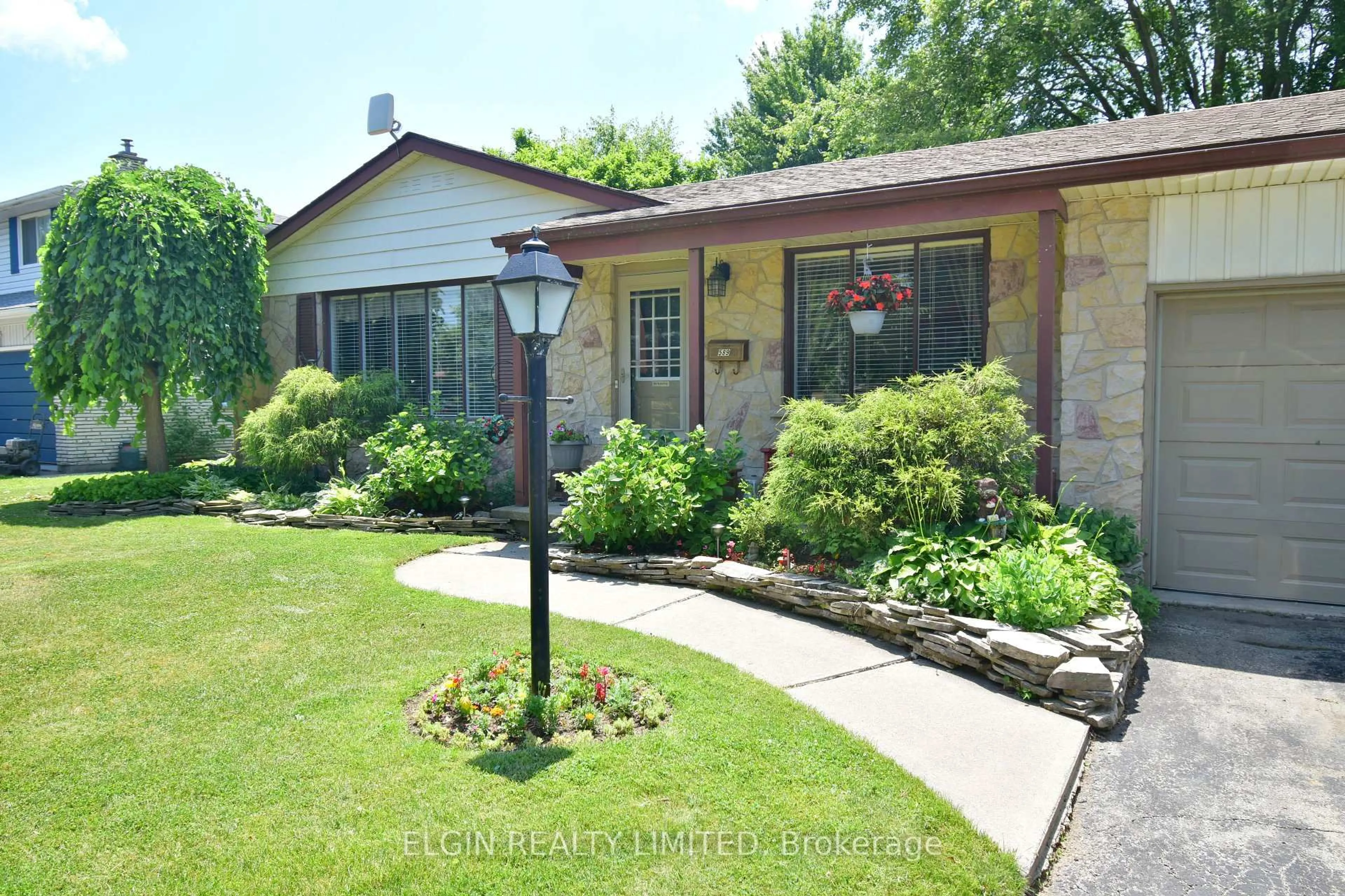 Home with brick exterior material, street for 589 Elm St, St. Thomas Ontario N5R 1K8