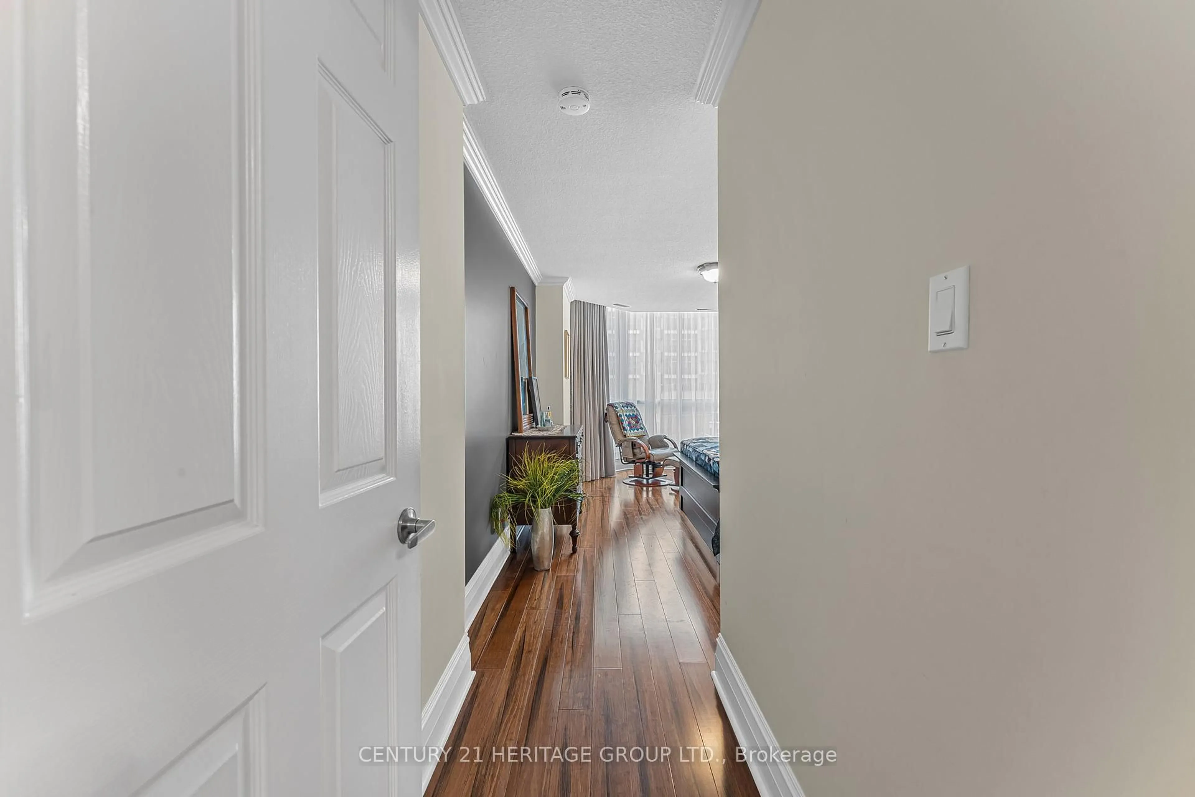 Indoor entryway for 67 Caroline St #102, Hamilton Ontario L8P 3K6