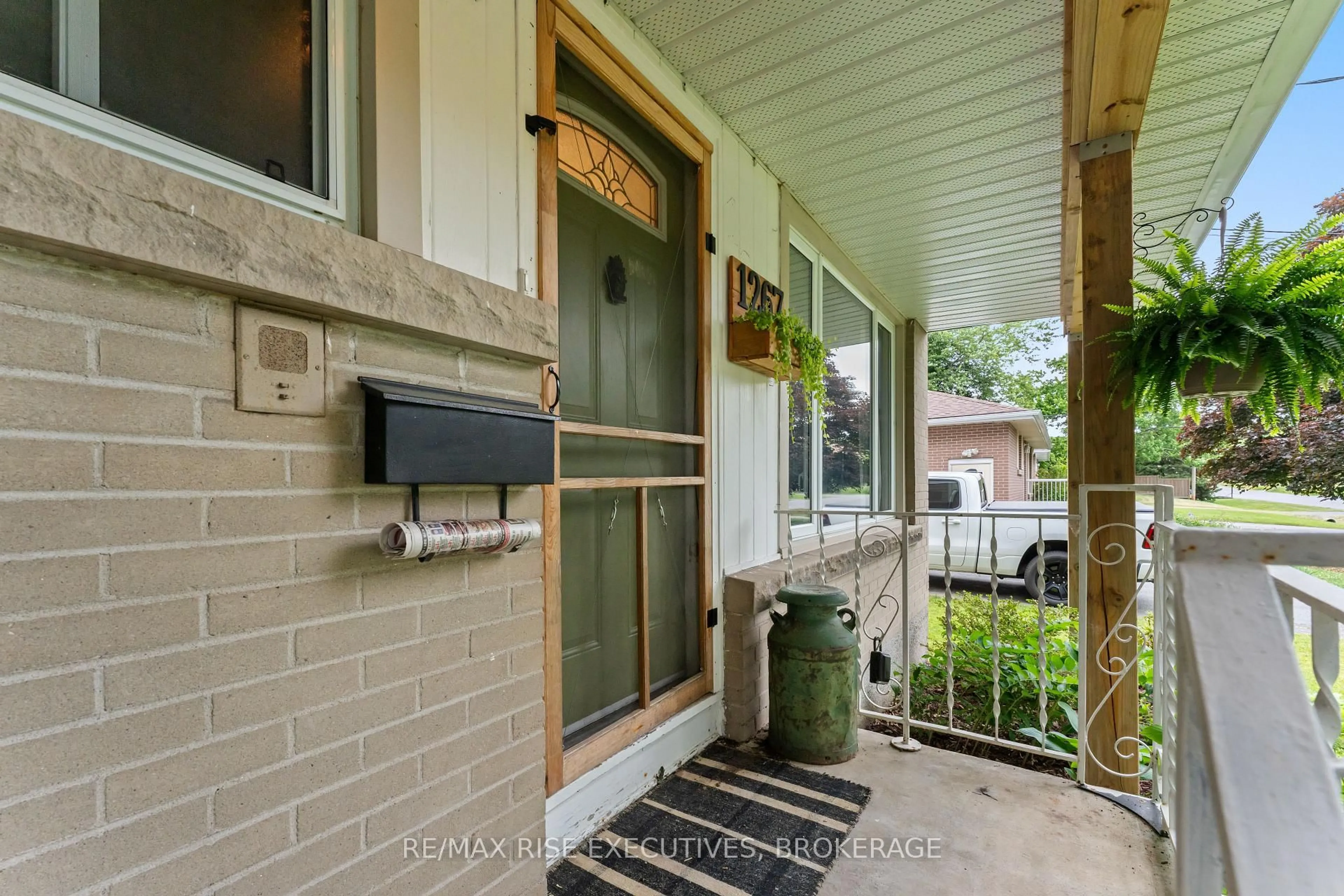 Indoor entryway for 1267 Leyton Ave, Kingston Ontario K7P 2V5