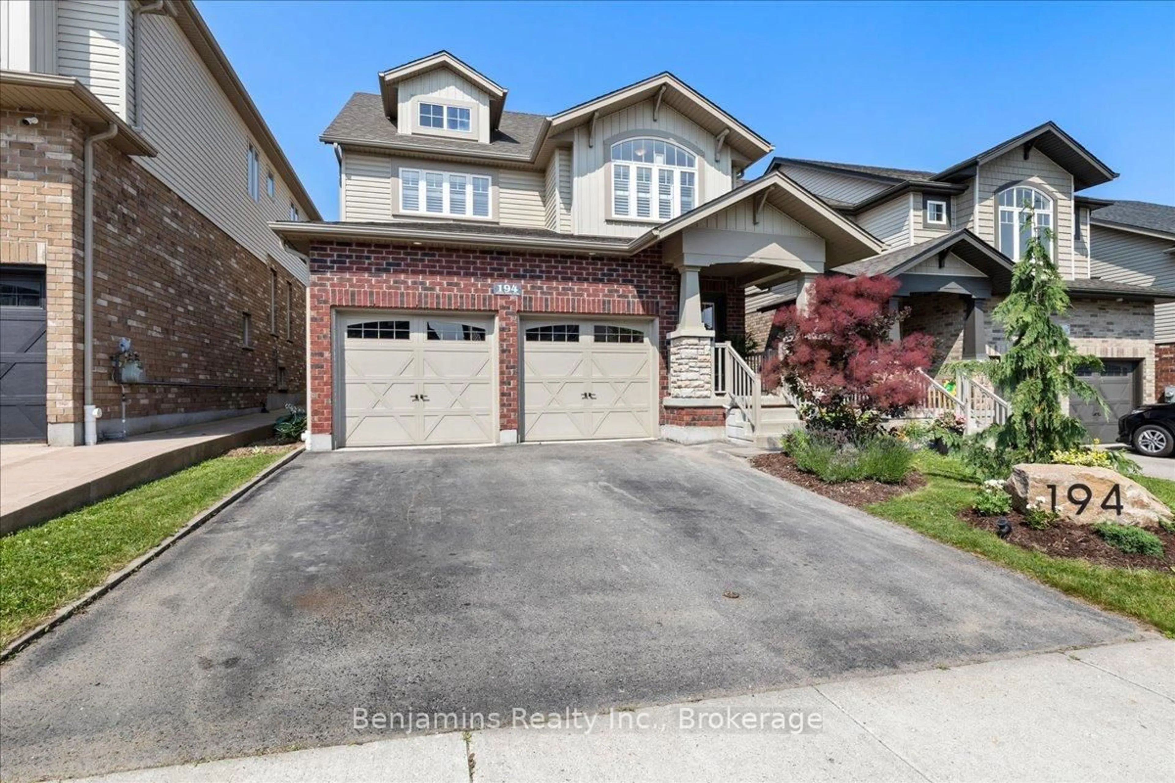 Home with brick exterior material, street for 194 Gravel Ridge Tr, Kitchener Ontario N2E 0E5