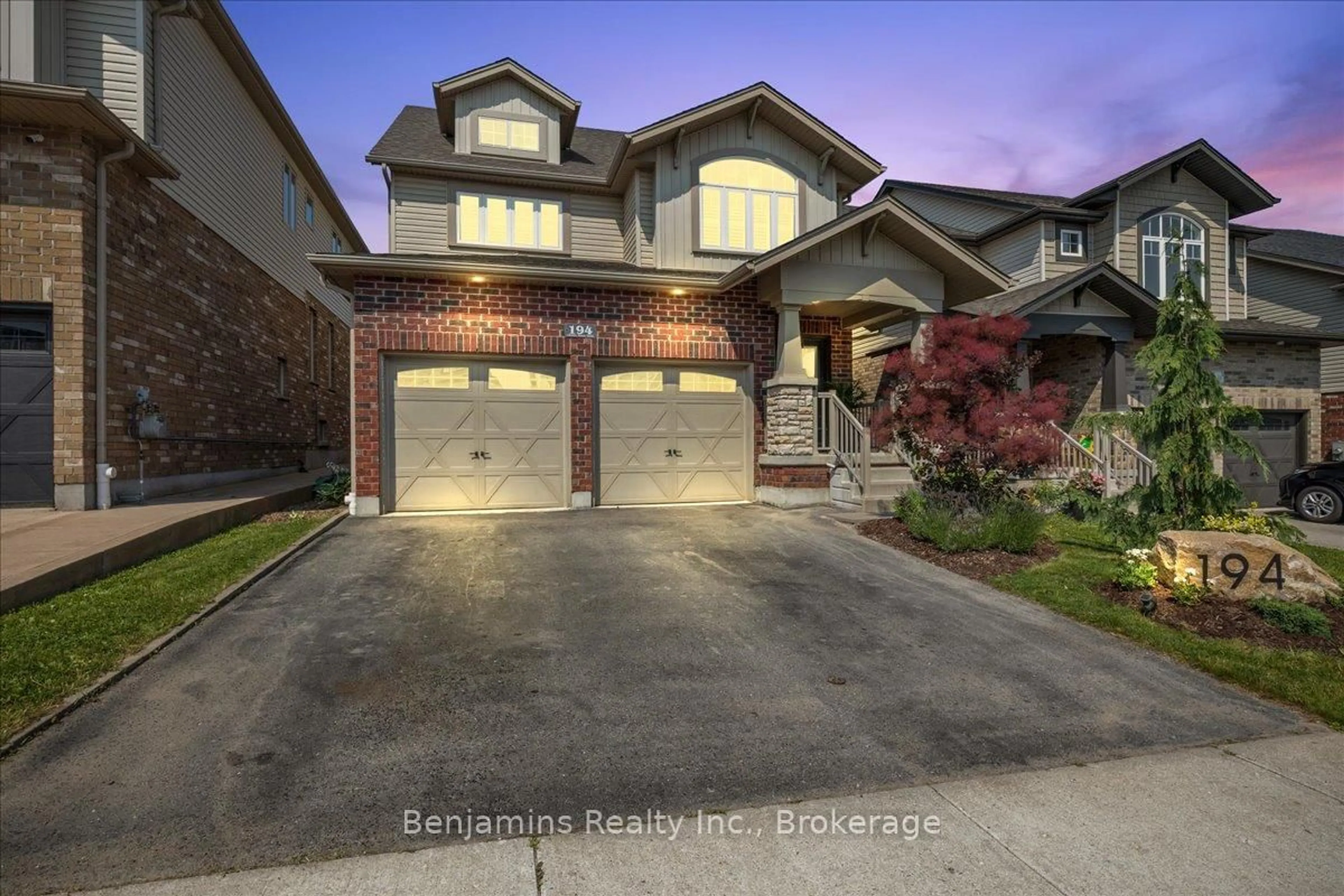 Home with brick exterior material, street for 194 Gravel Ridge Tr, Kitchener Ontario N2E 0E5